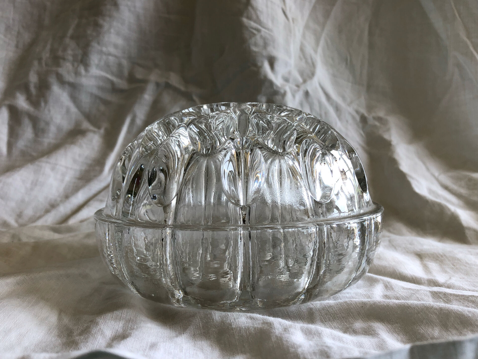 Glass vase for flower head