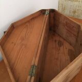 Coffret ancien en bois fin XIXème siècle contenant à l’origine un bicorne ou tricorne