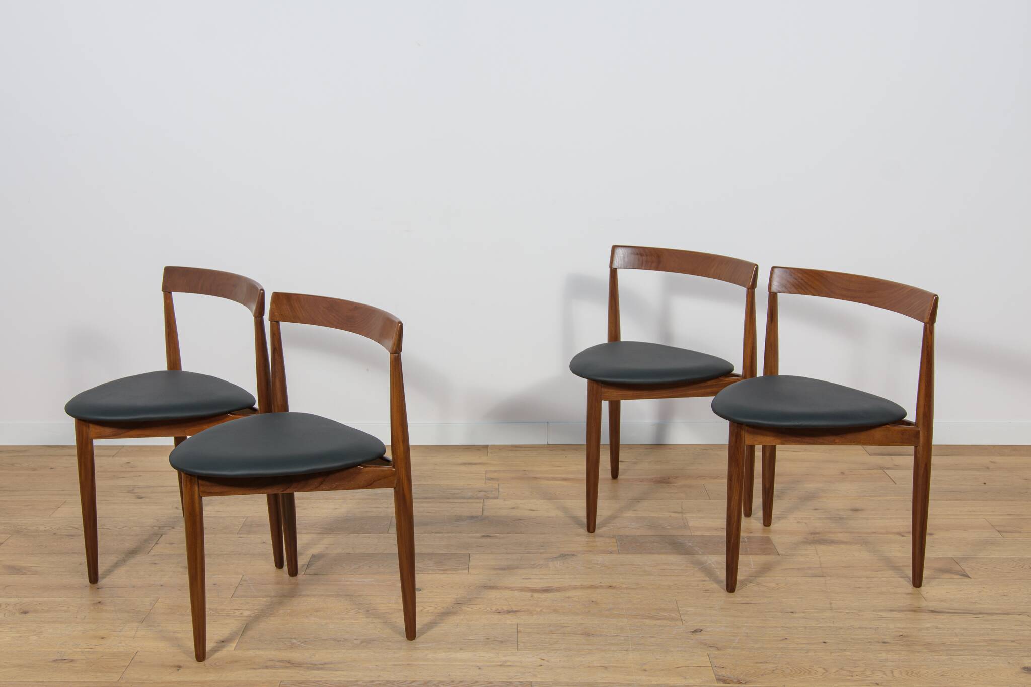 Mid-Century Teak Dining Table and Chairs Set by Hans Olsen for Frem Røjle.