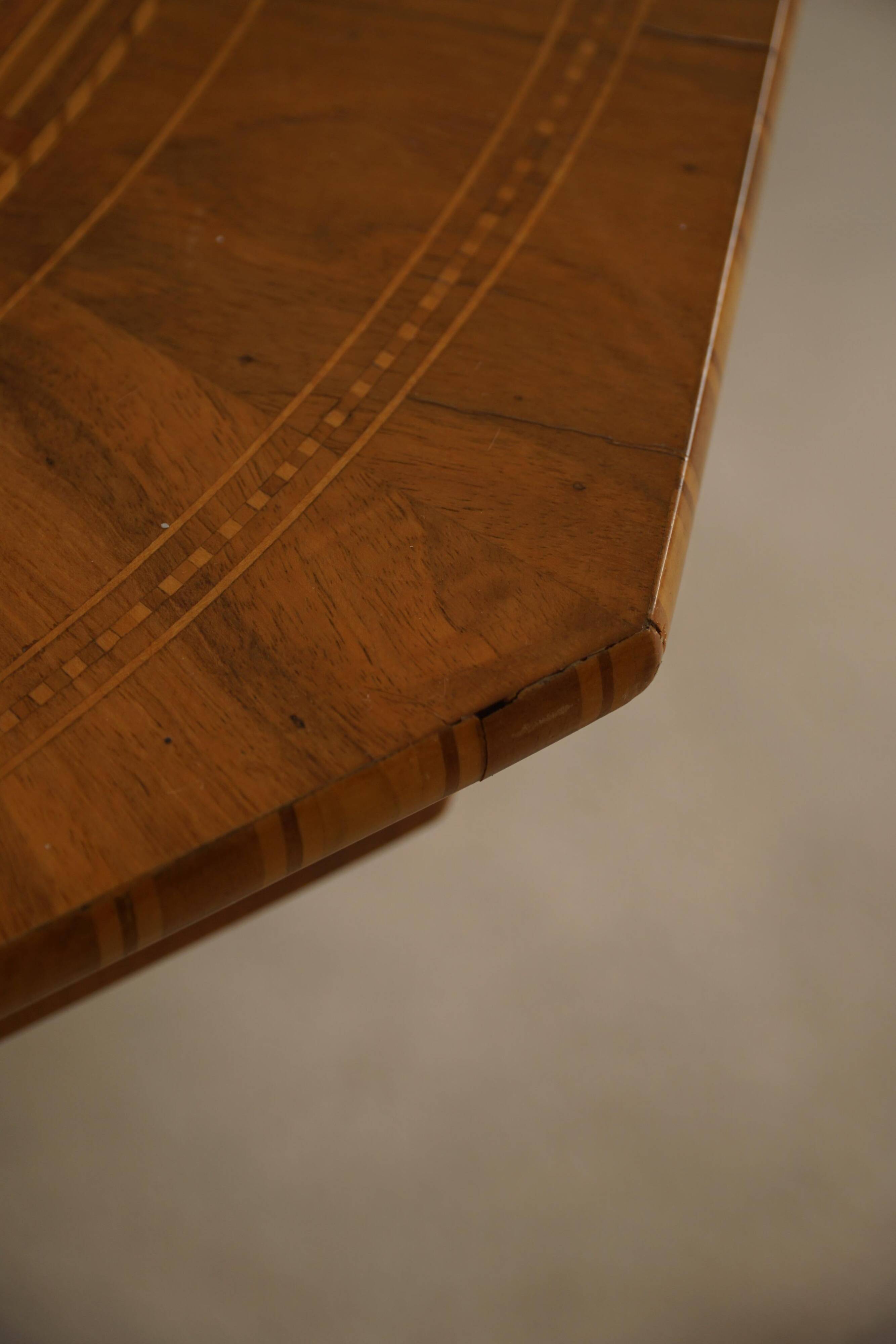 Danish Art Deco octagonal side table in birch with an inlaid top, 1940s.