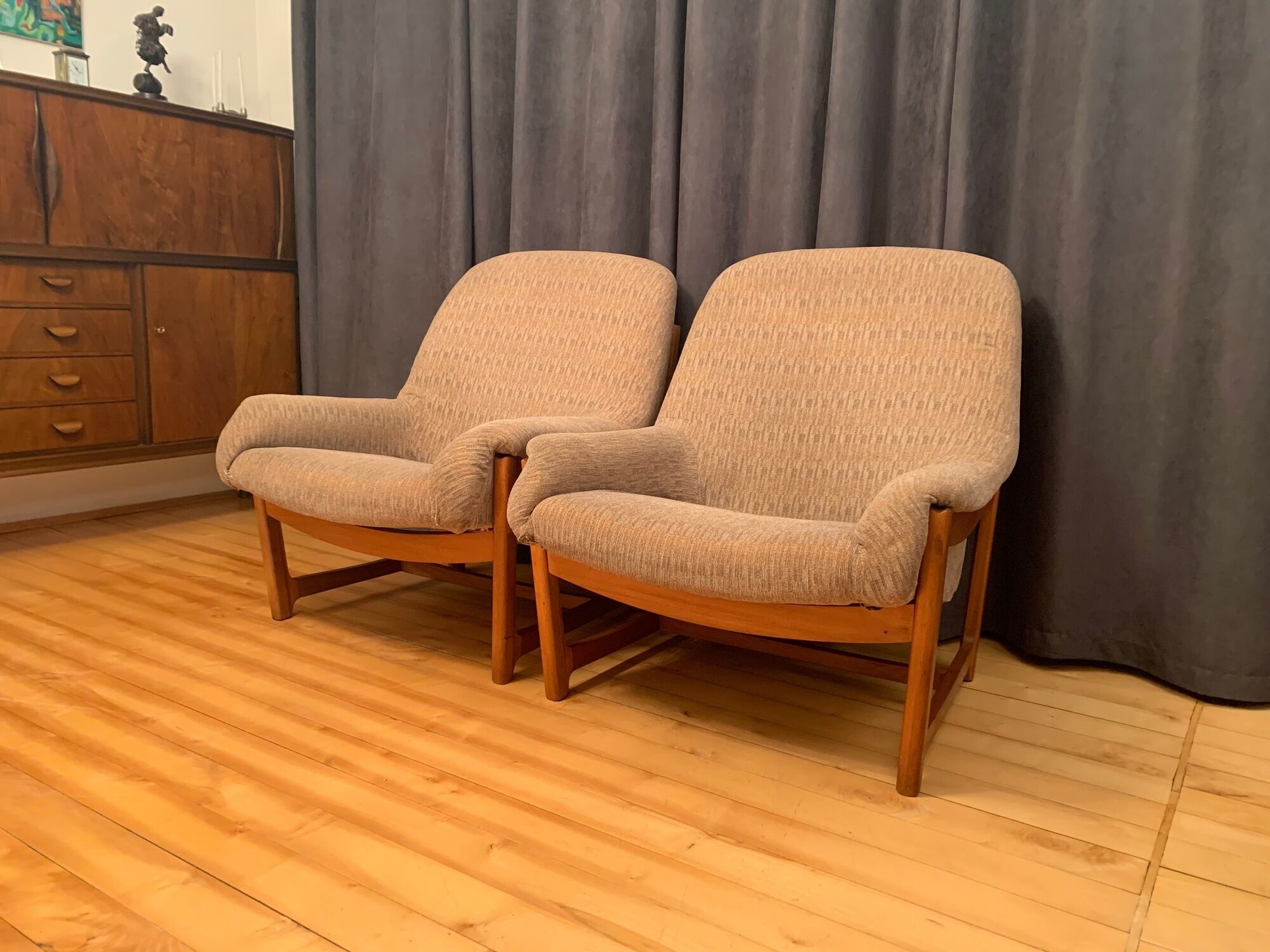 Une paire de fauteuils Tchécoslovaquie années 1970