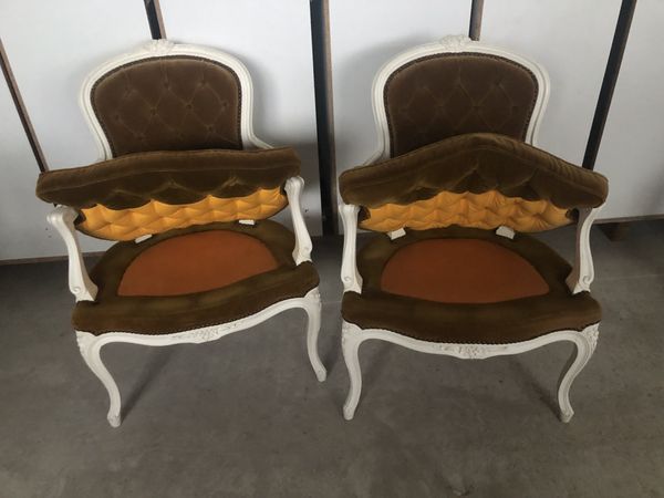 2 fauteuils cabriolet Louis XV jaune moutarde