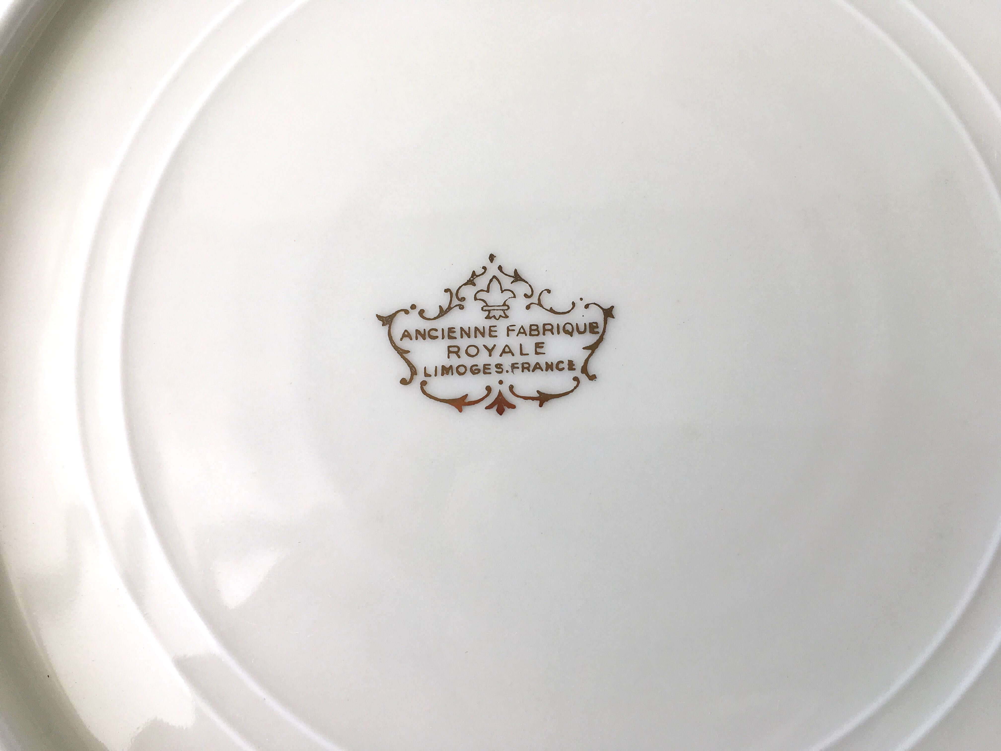 Set of 11 flat plates porcelain from Limoges