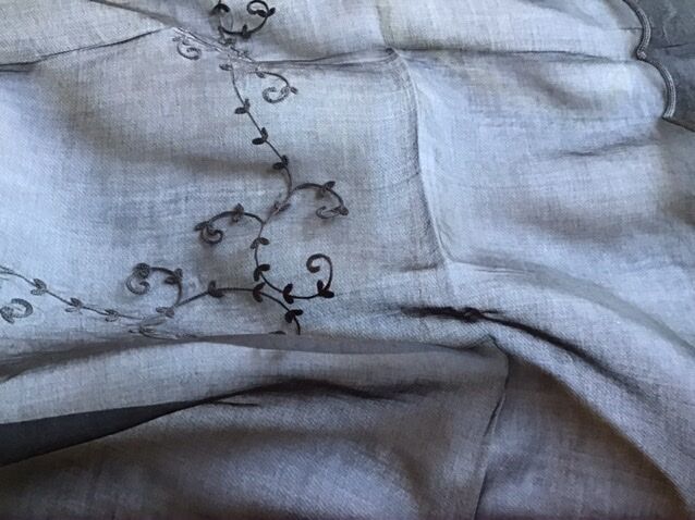 Black nape and towels in organdi