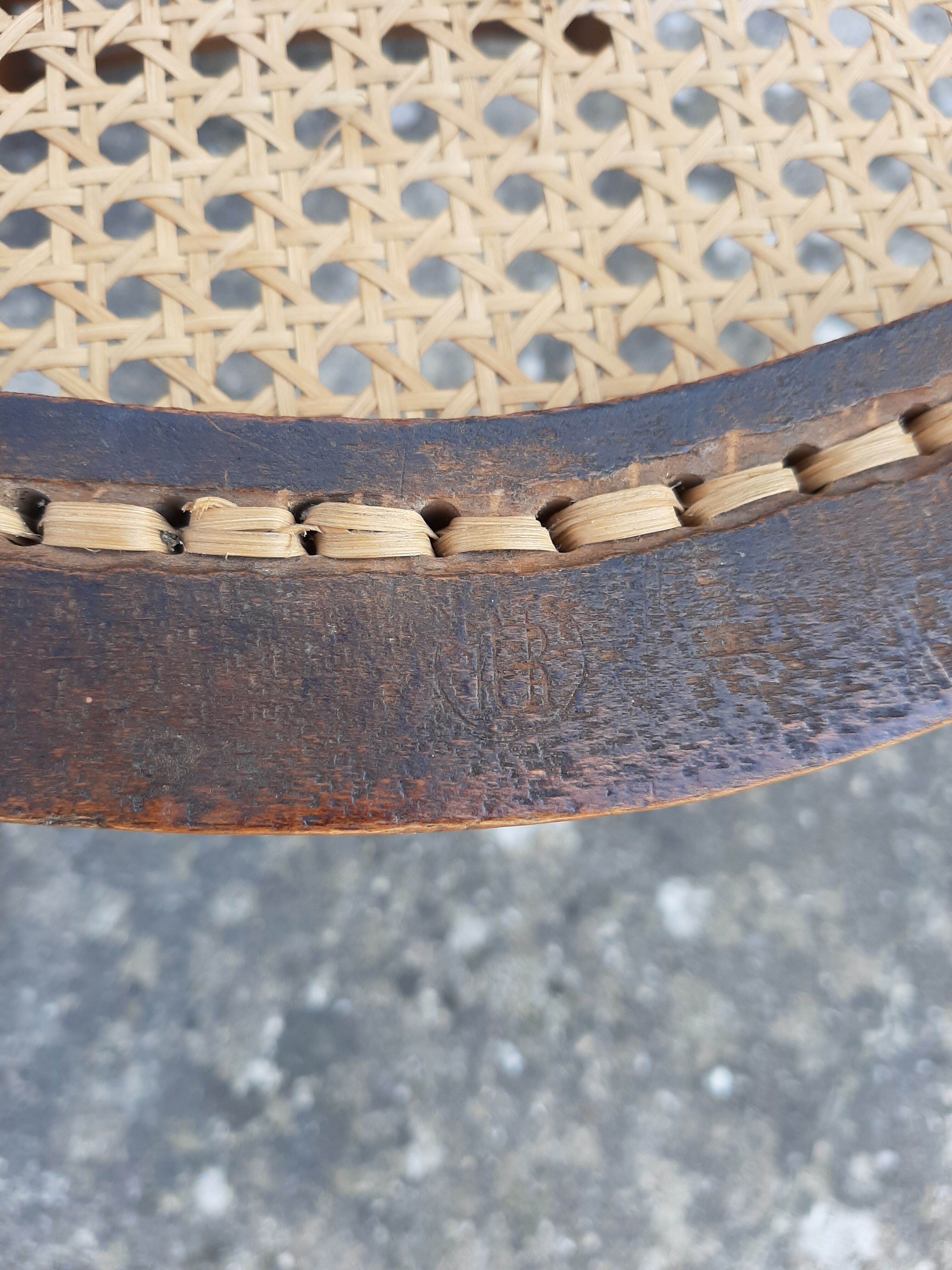 Paire de chaises de bistrot canné