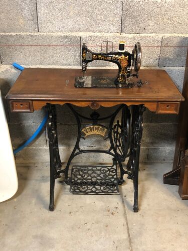 Old frigga sewing machine