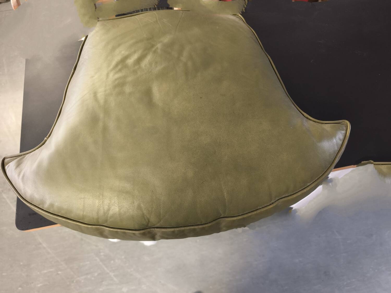 Fauteuil Chesterfield en cuir vert olive