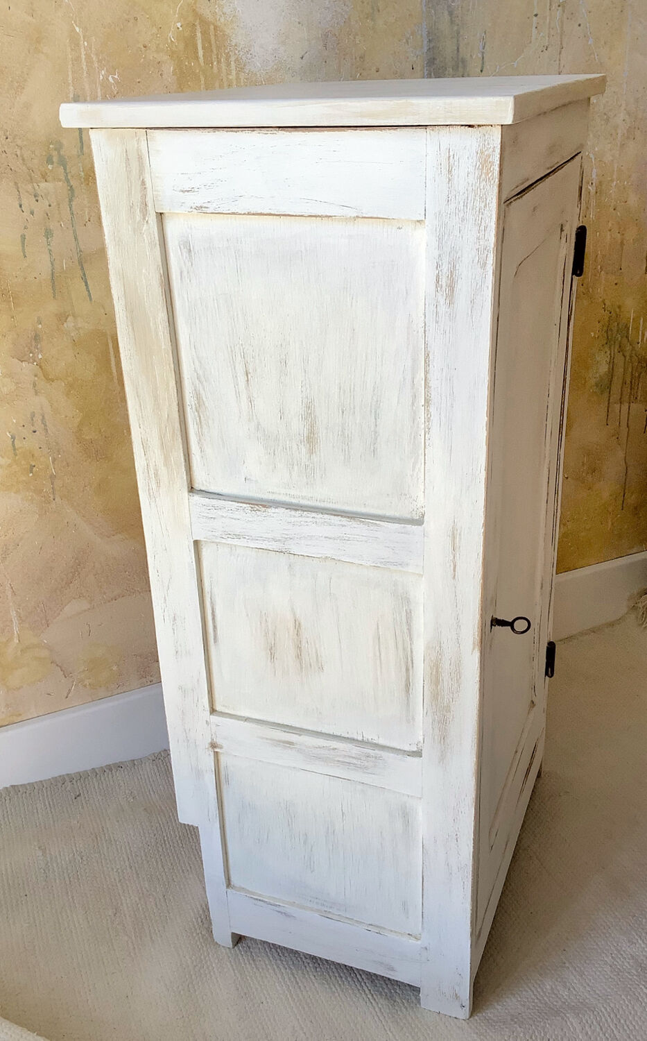 Storage cabinet