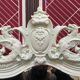 Miroir époque Napoléon III, fronton et cadre décoré