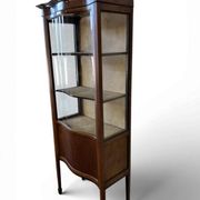 vitrine vintage en bois avec verre courbé