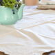Nappe carrée, brodée, en coton
