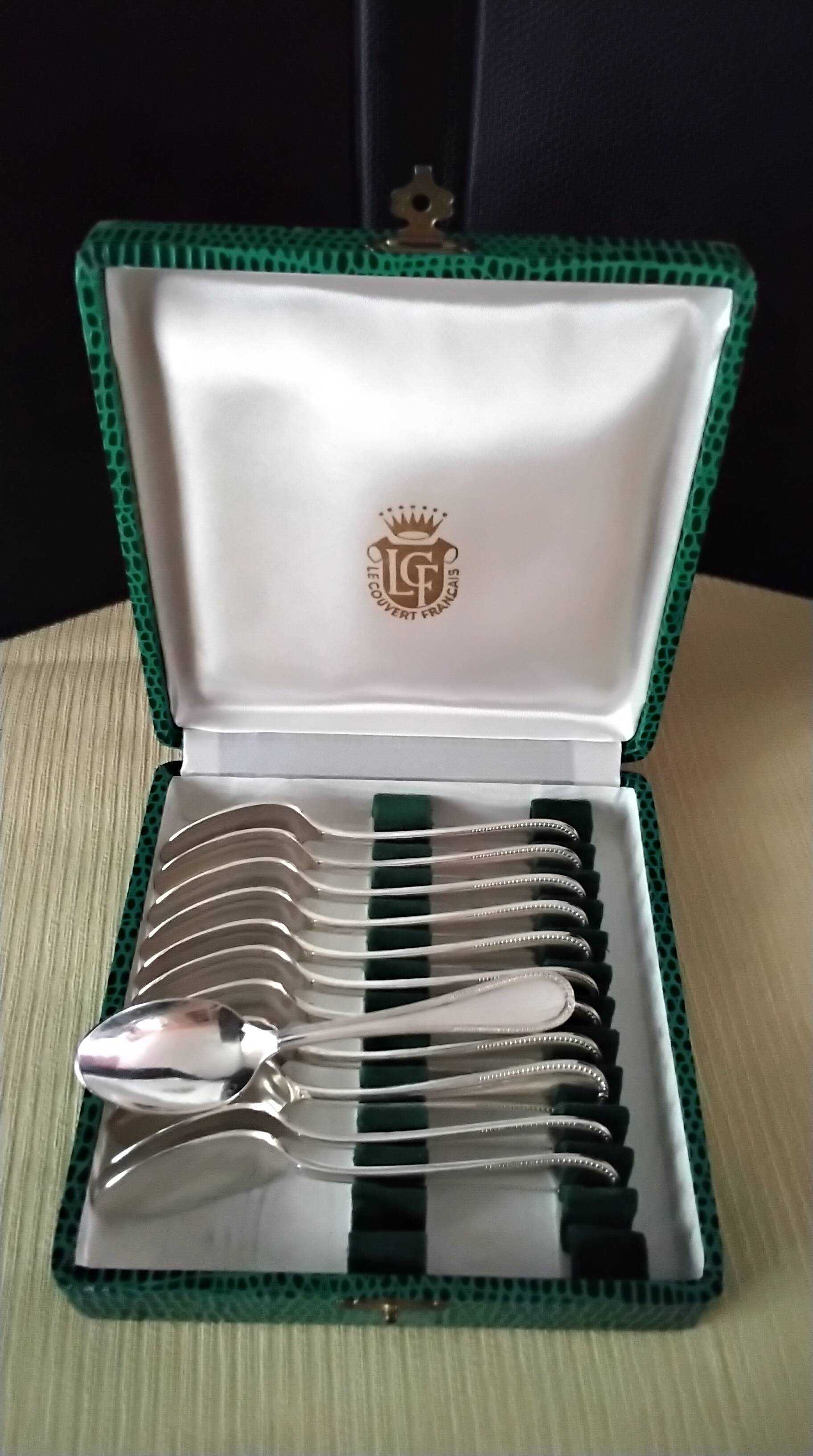 Coffret de 12 cuillères à moka Métal argenté Décor perlé