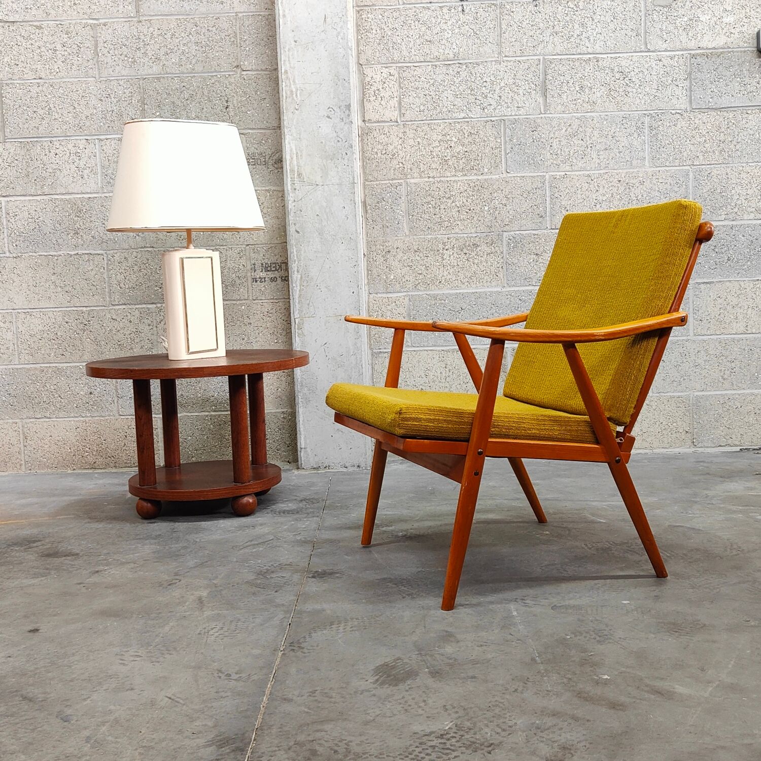 Fauteuil dit " Boomerang " jaune par Antonin Suman pour TON Bystrice 1960