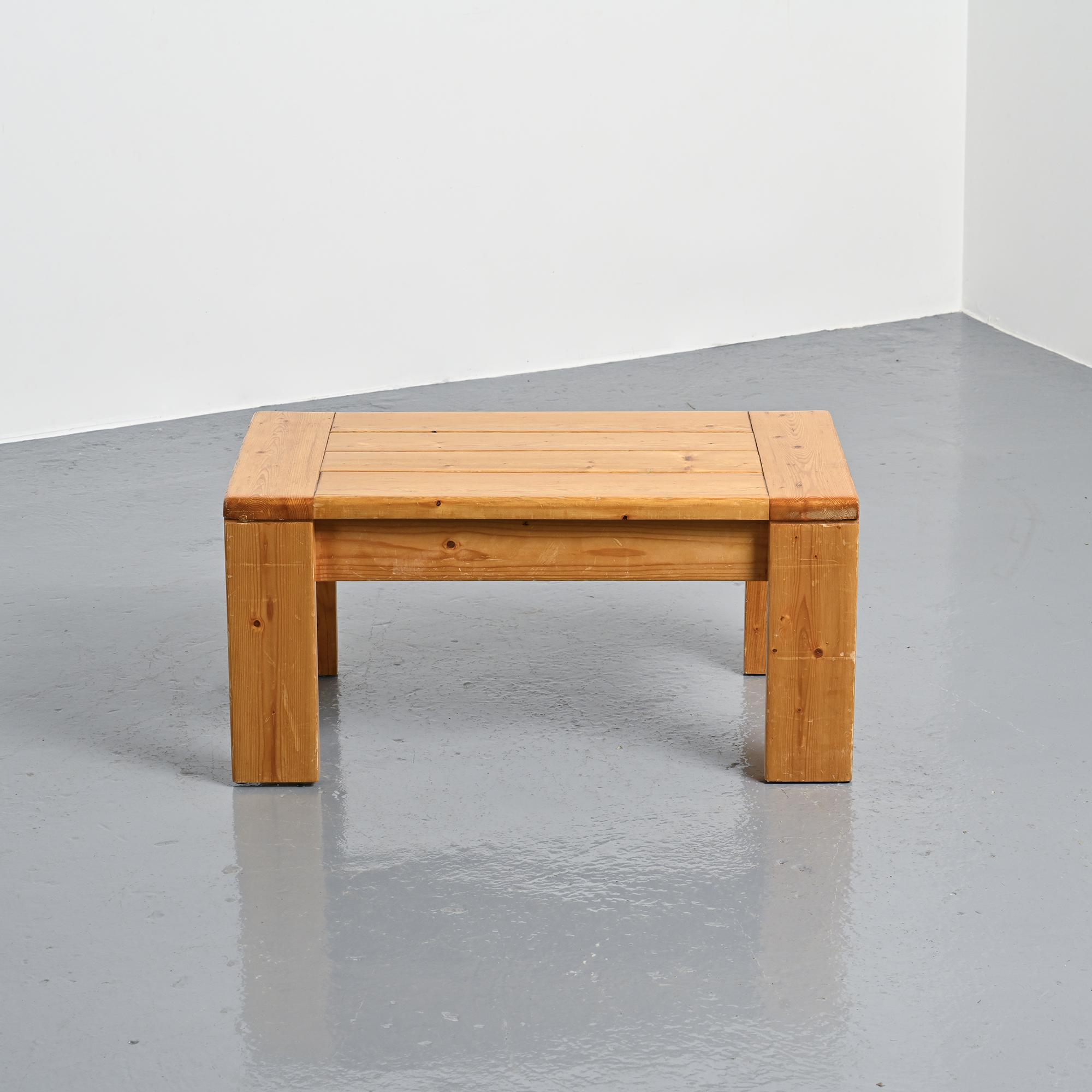 Pine coffee table Les Arcs, circa 1970