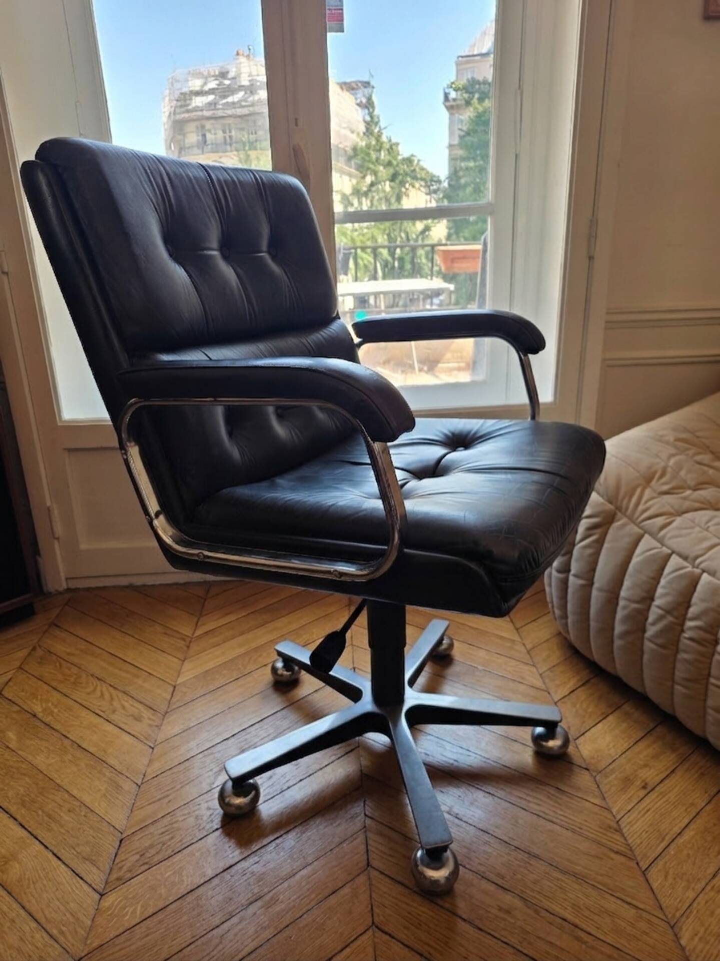 Co Fe Mo armchair in black leather - Vintage 80s - Adjustable height