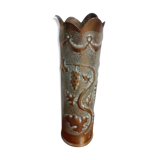 Vase en douille d'obus sculpté dans les tranchées