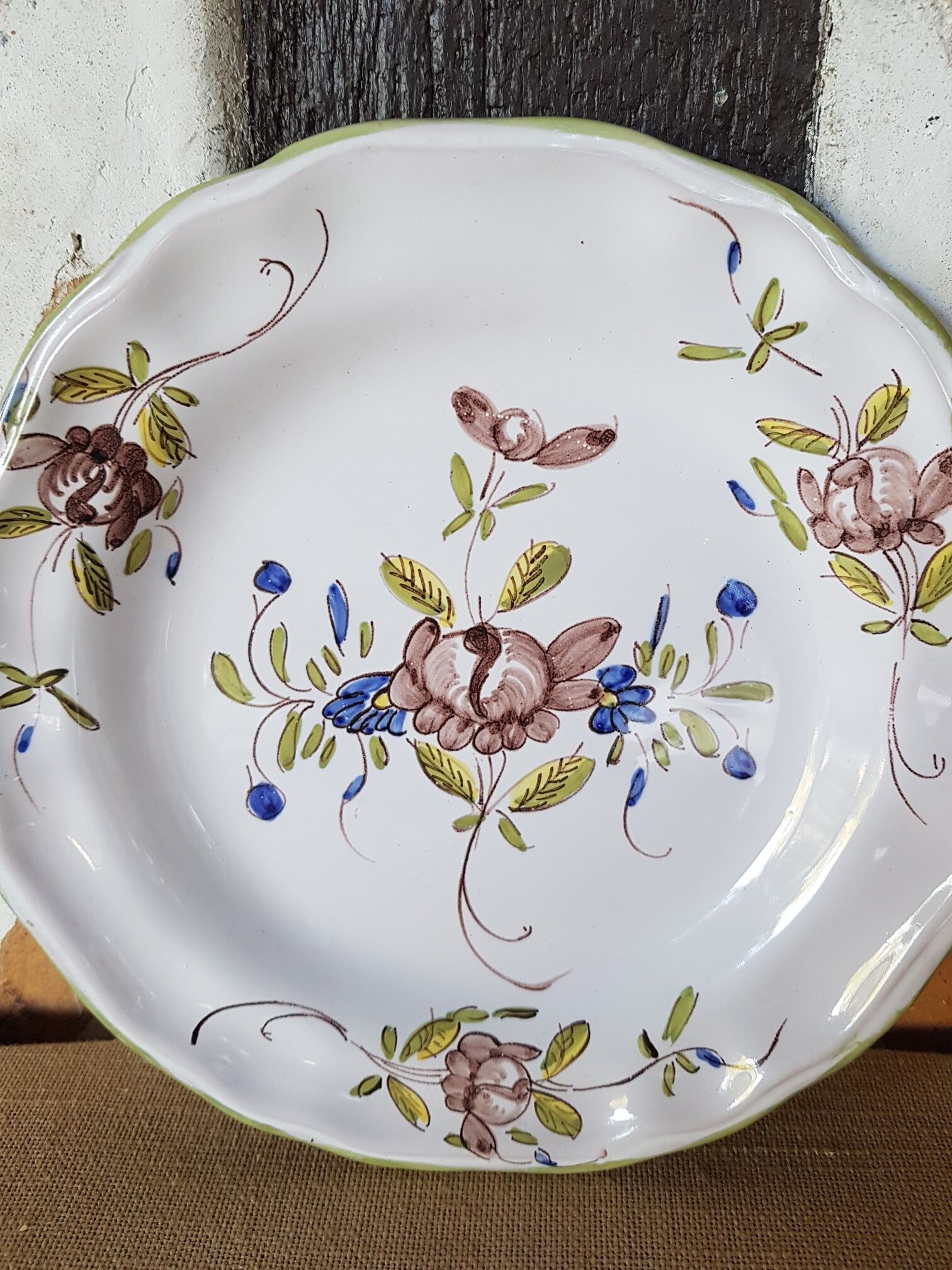 Earthenware plate decoration flowers