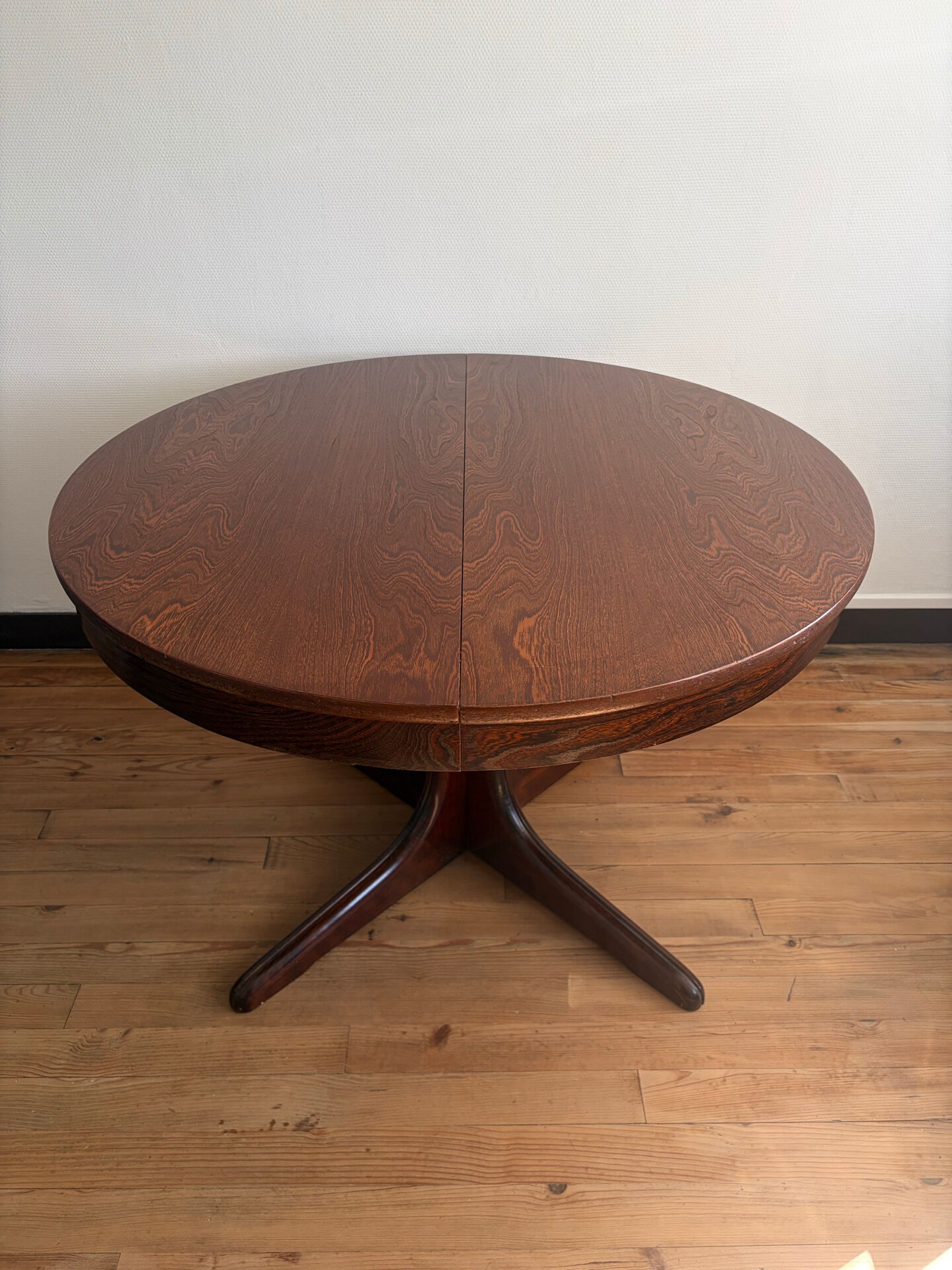 Extendable round table Baumann