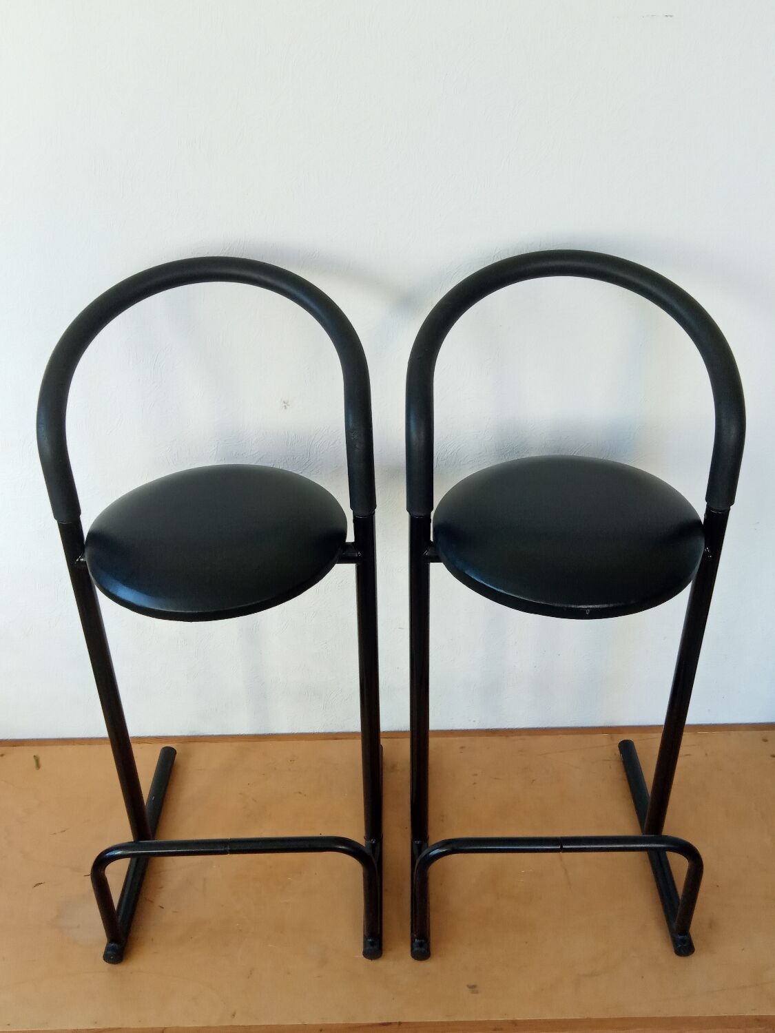 Pair of post-modern bar stools, Amisco, 1980s