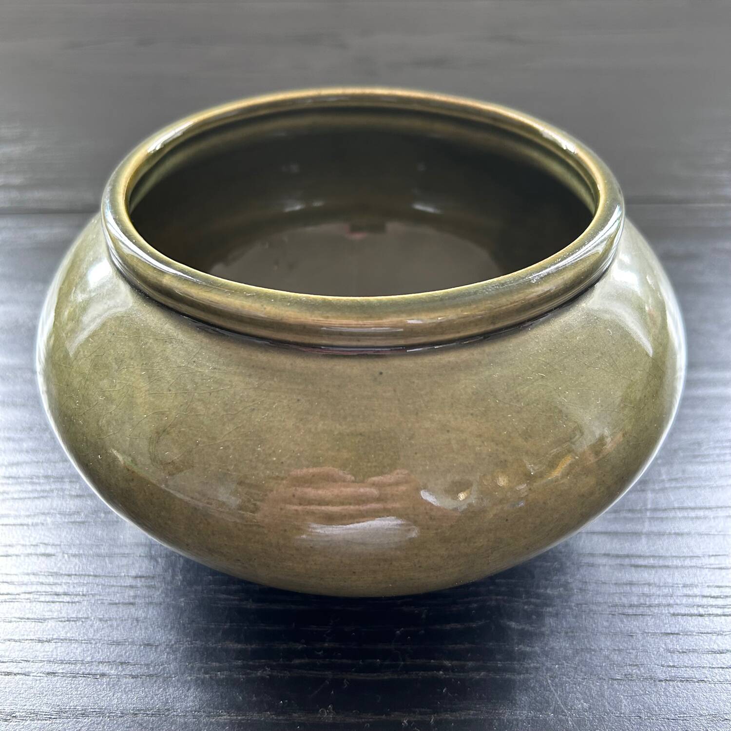 Olive green flowerpot