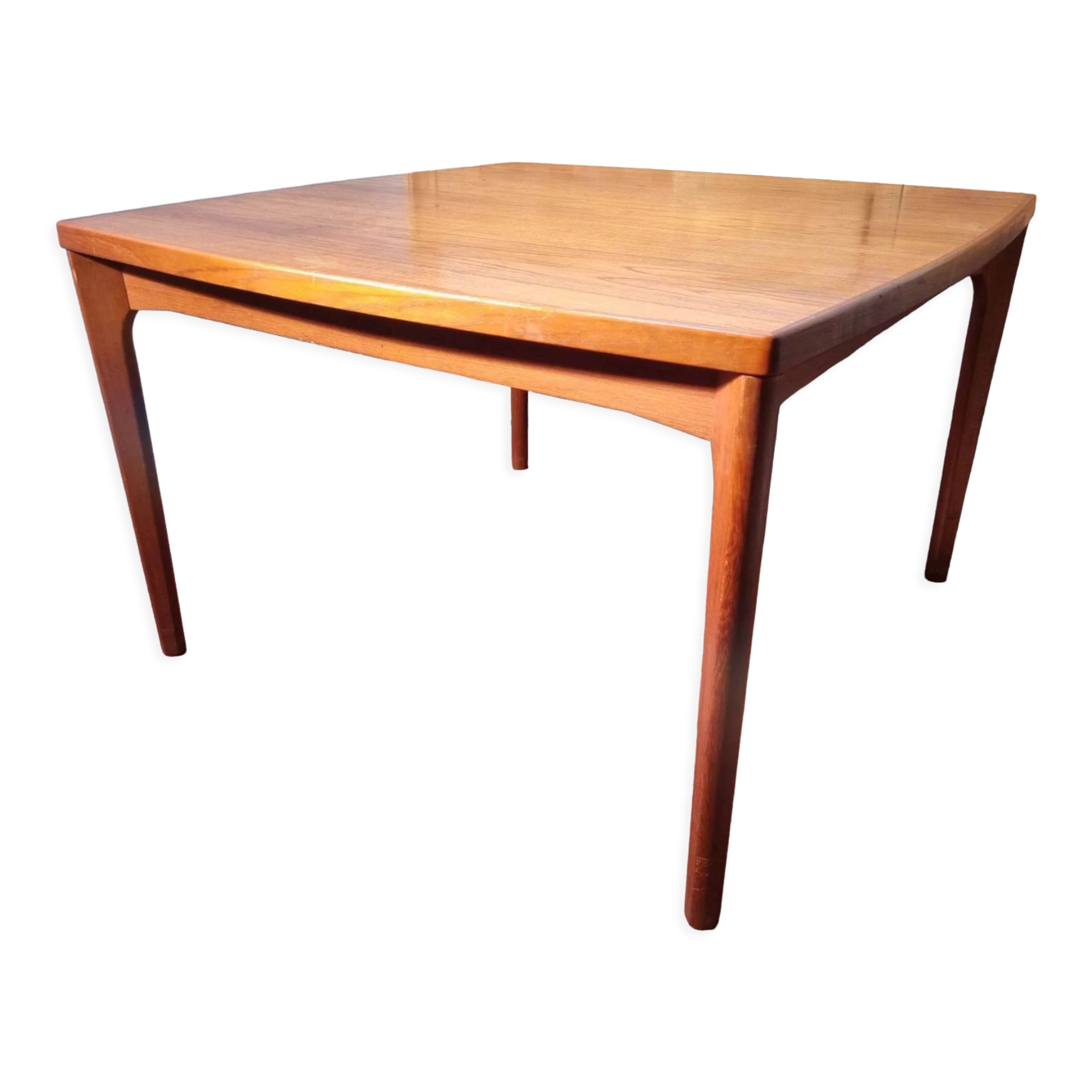 Scandinavian square extension table