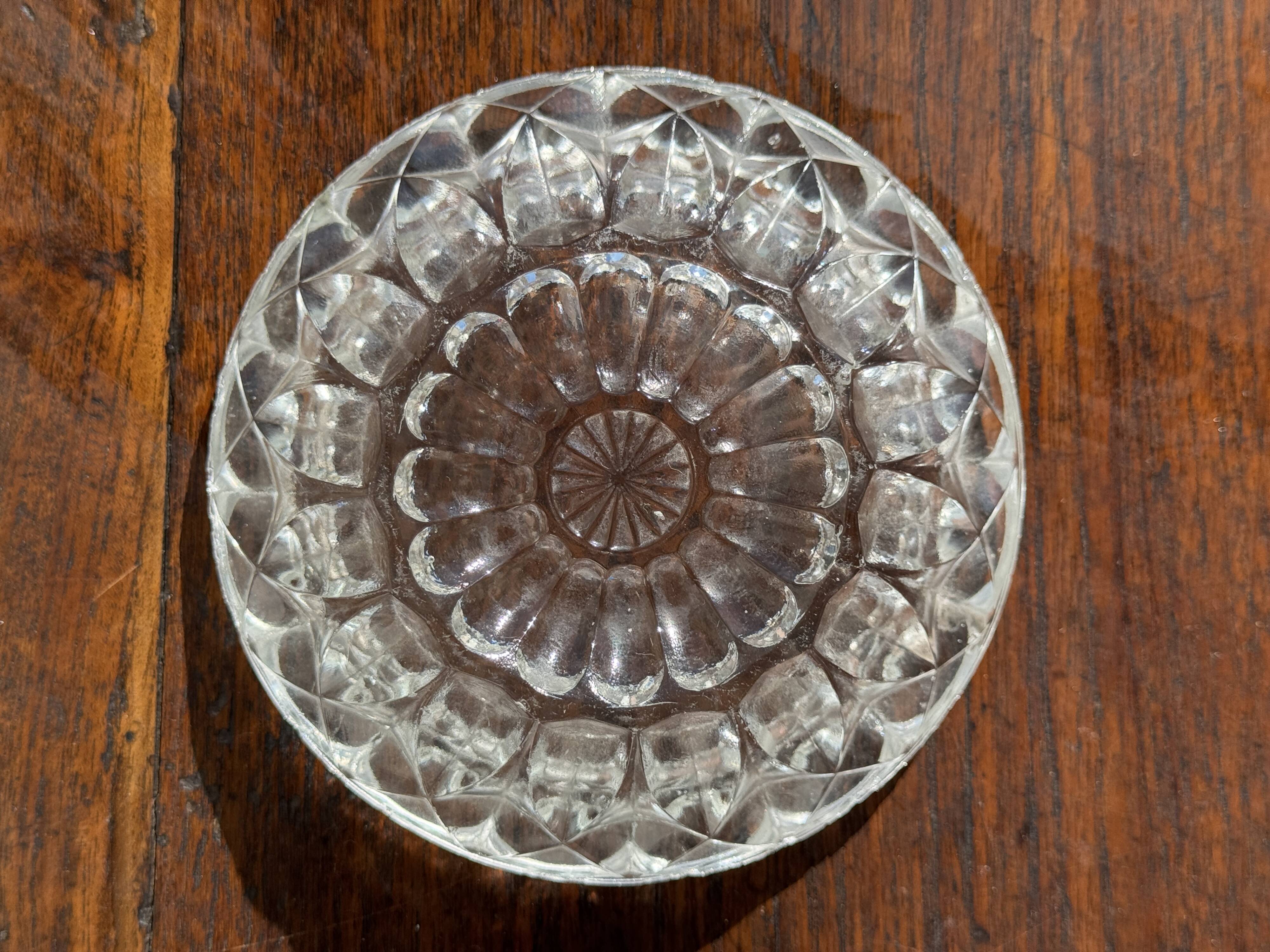 Cendrier en verre classique rosace D13