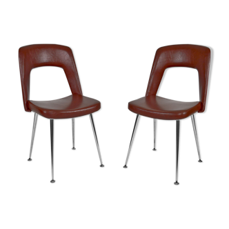 Paire de chaises en chrome et skaï, circa 1960