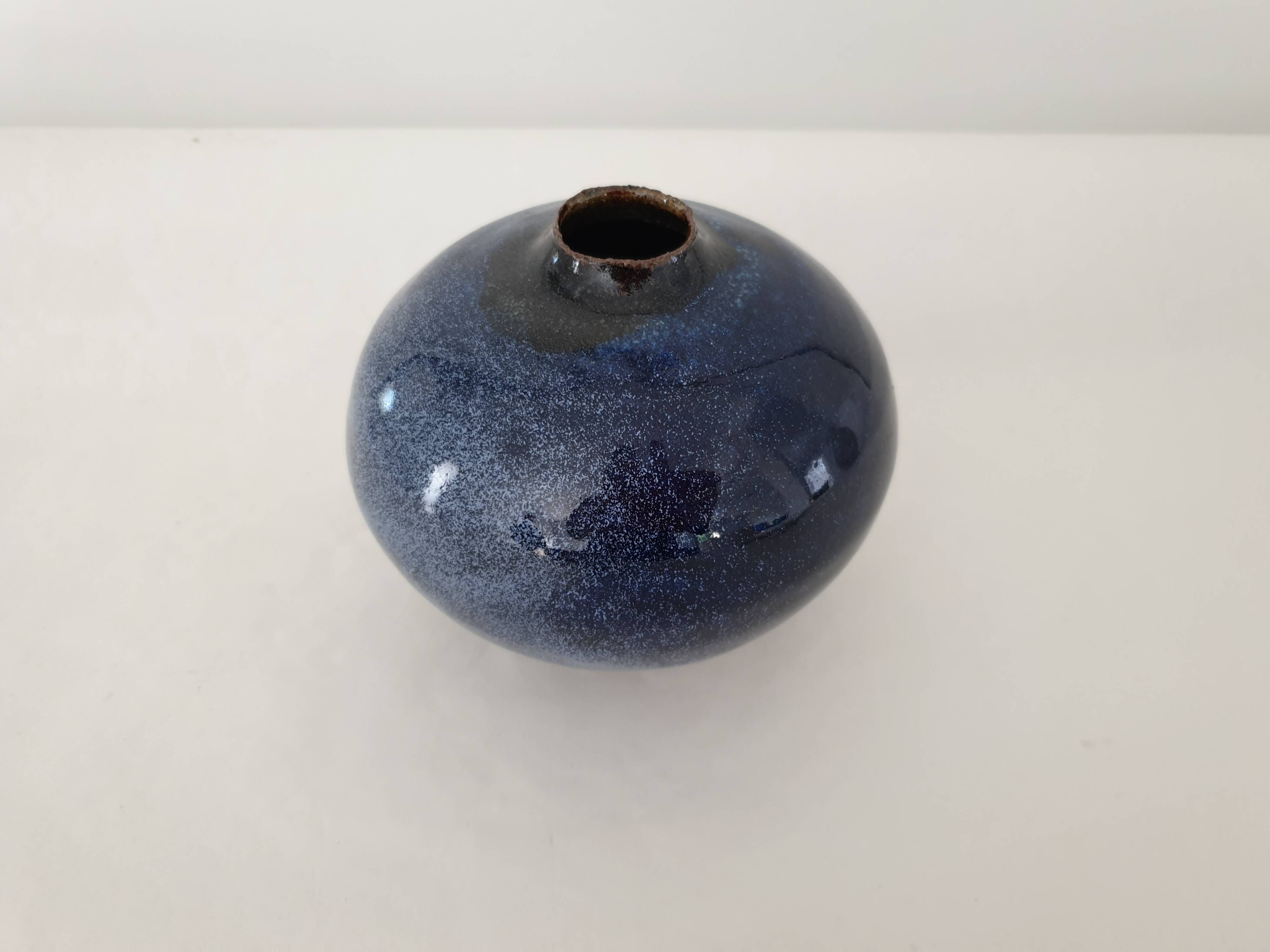 Blue ball vase in enamelled ceramic signed pictogram (Signature to be identified)