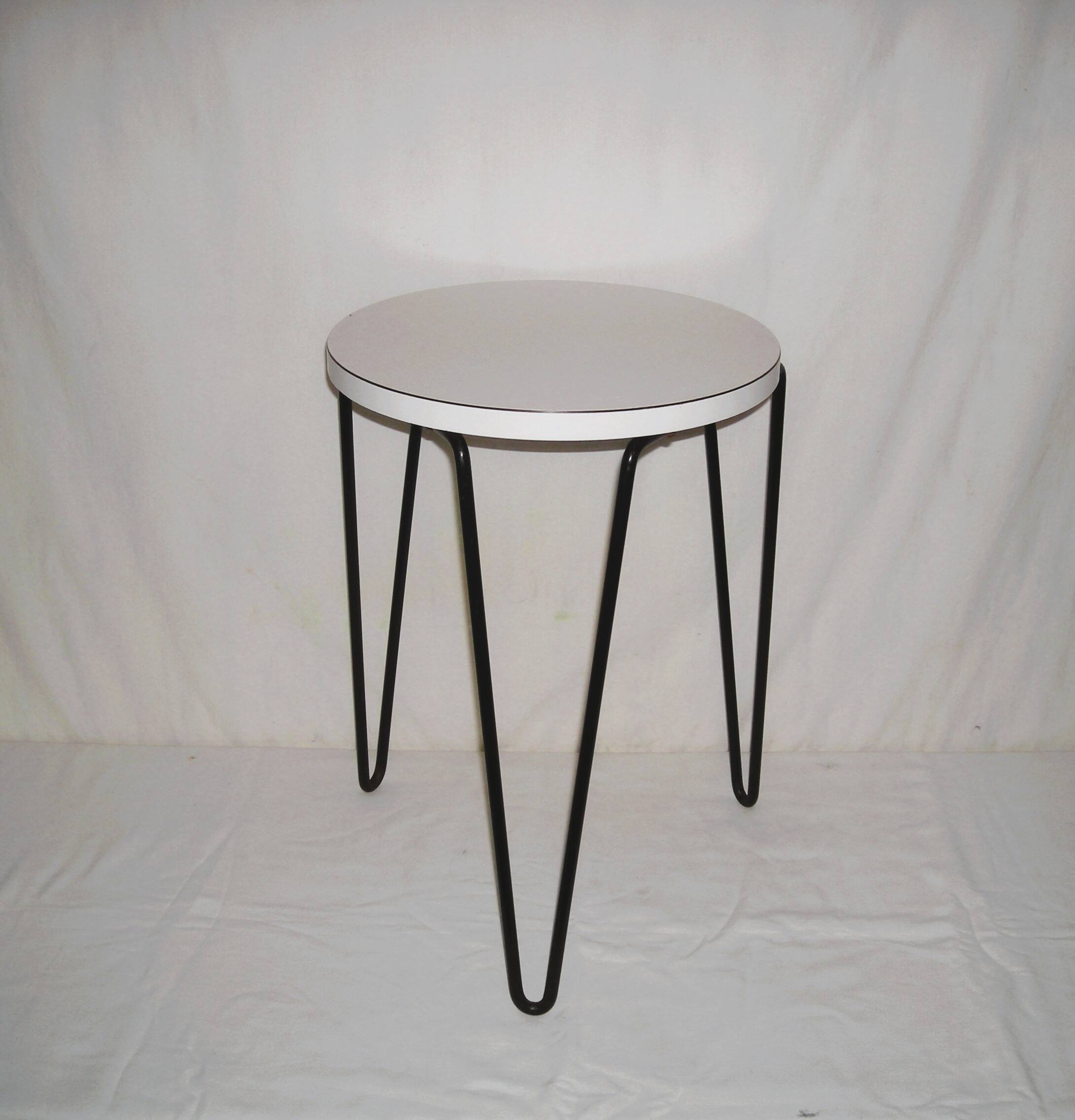 Tripod stool - Florence Knoll - Hairpin model 75 from the 1950s