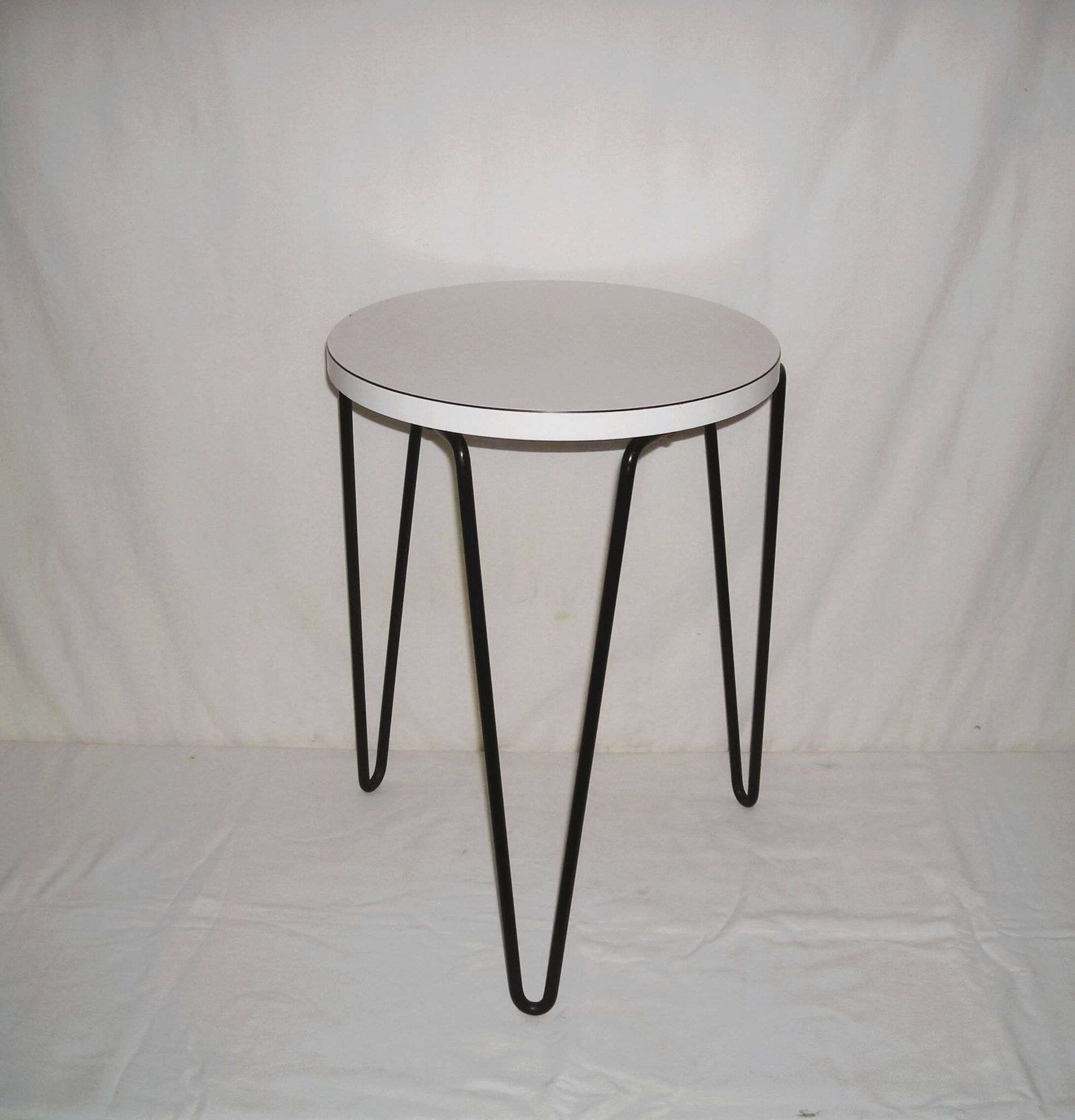 Tabouret tripode - Florence Knoll - Hairpin modèle 75 des années 50