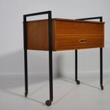 Commode à tiroirs en teck des années 1960 Boîte à couture à roulettes