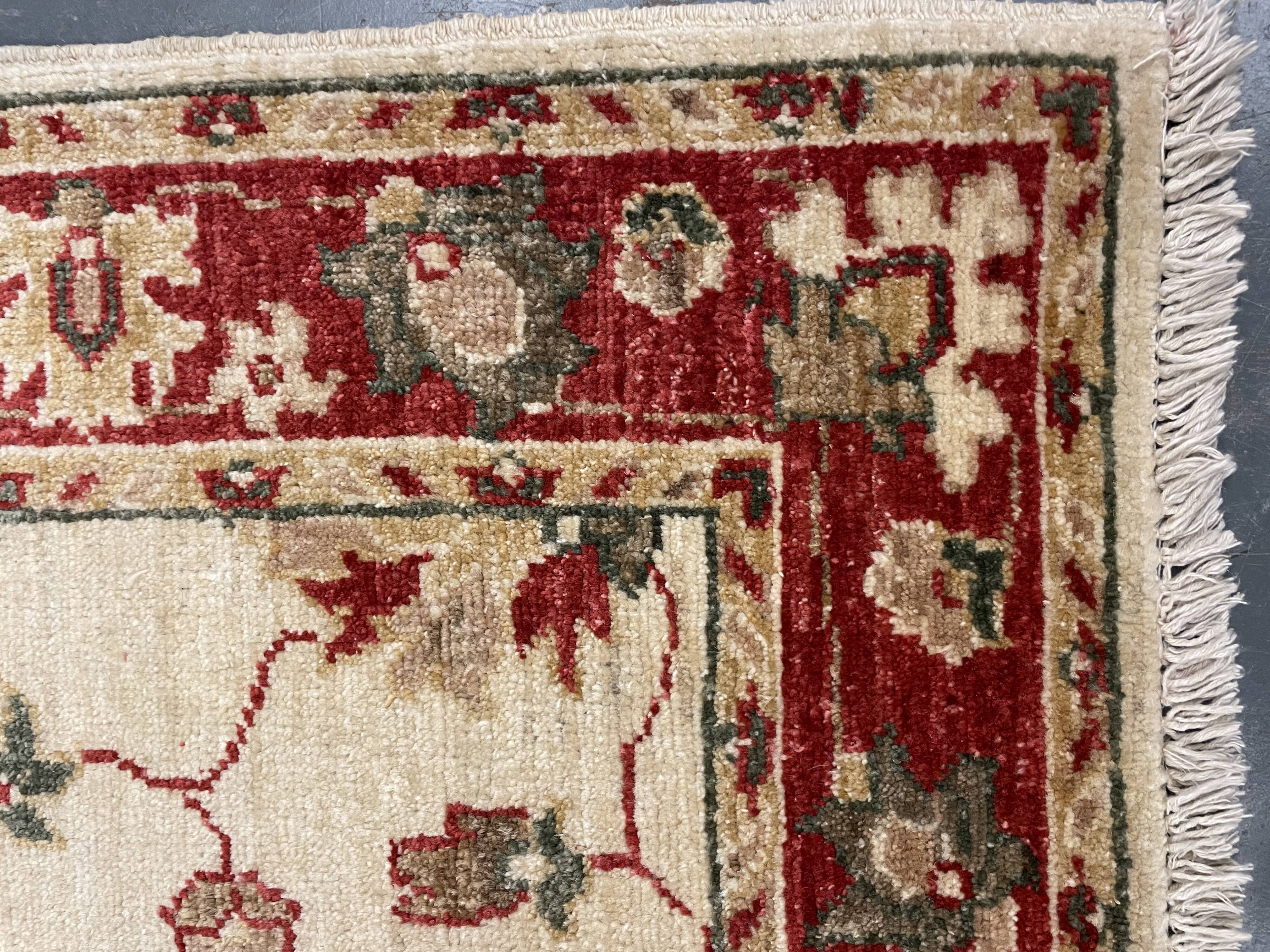 Traditional Cream Wool Rug, Small Red Floral Oriental Carpet 86x123 cm