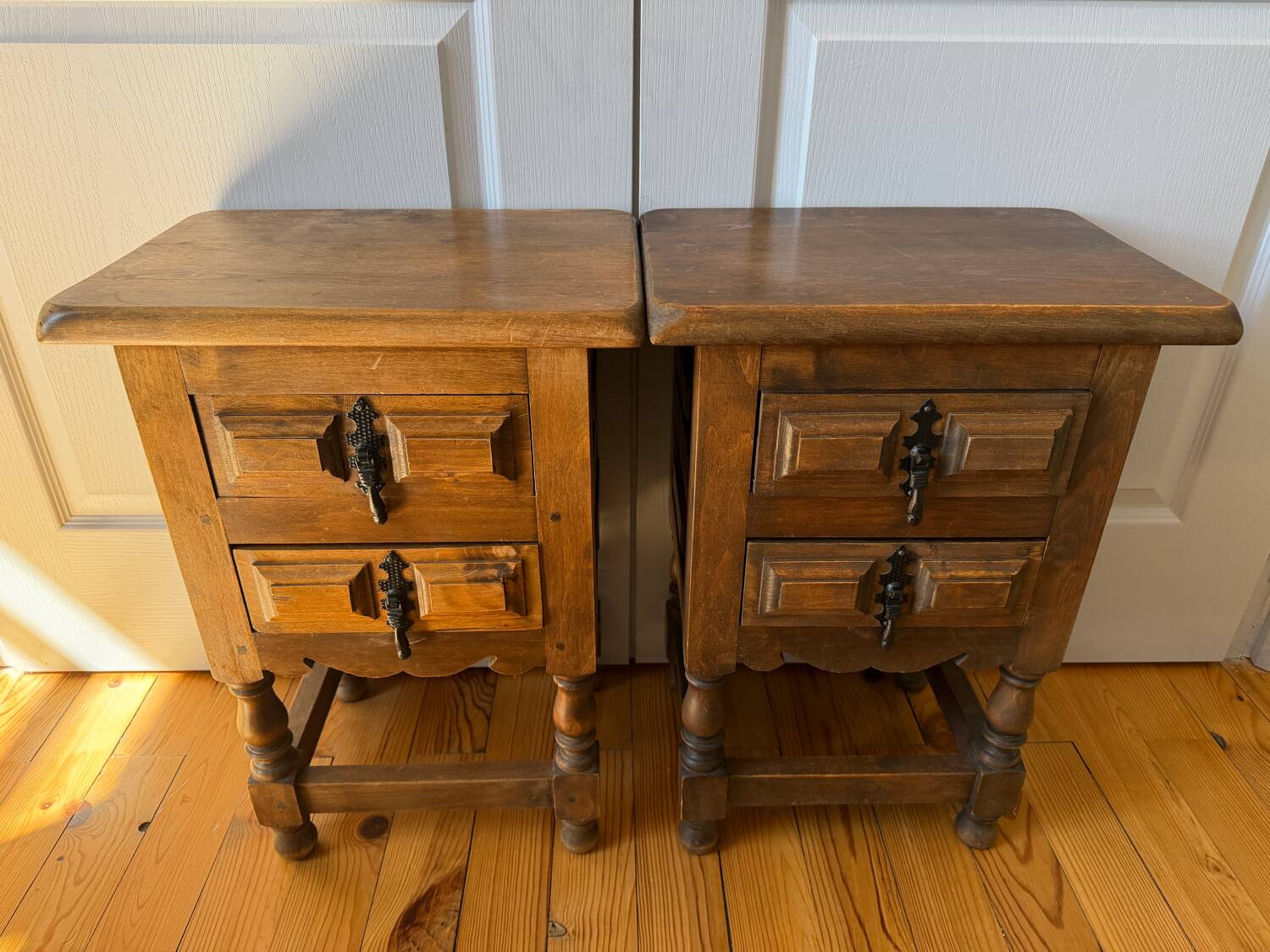 2 tables de chevet à tiroirs, style brutaliste colonial espagnol, 1950