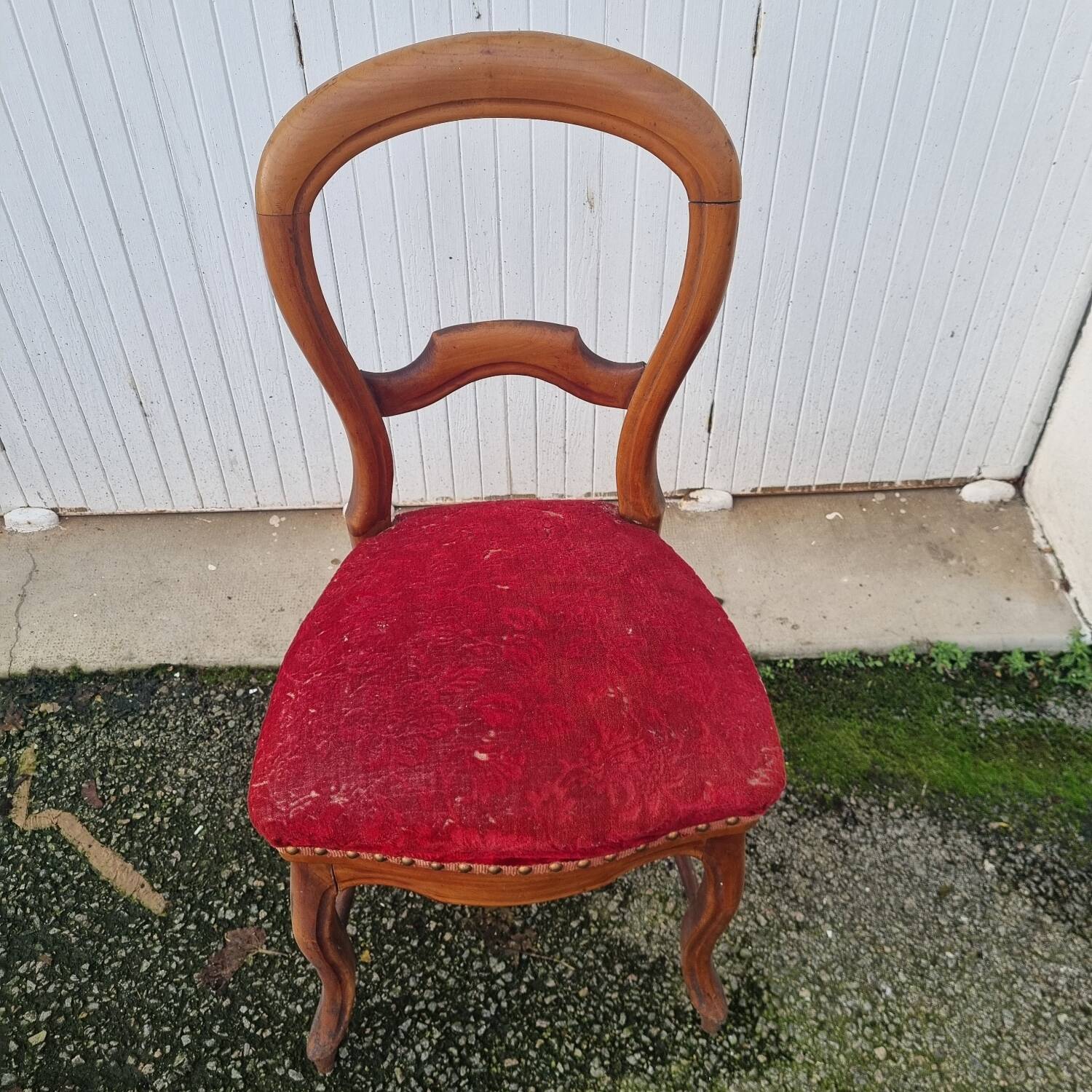 4 red velvet medallion chairs