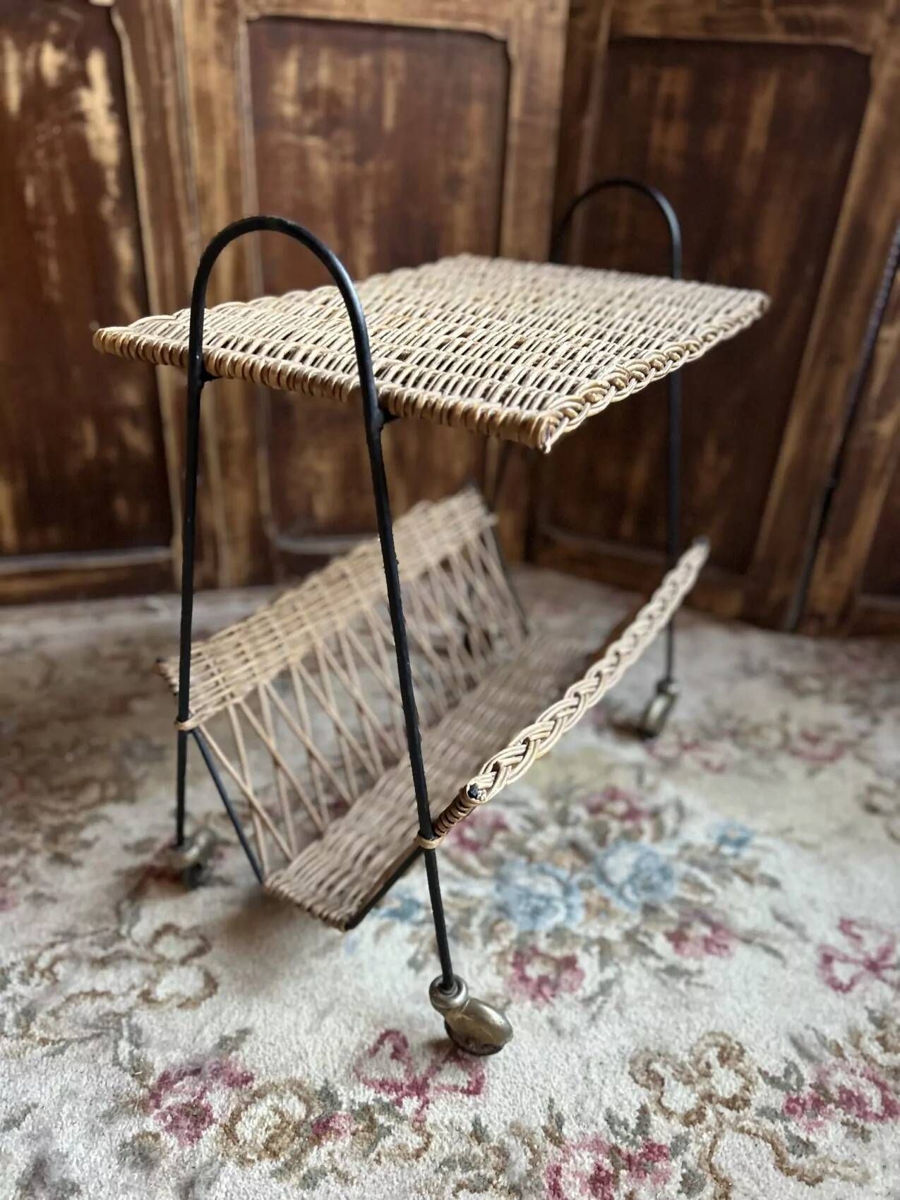 Rattan magazine rack, vintage from the 1960s.