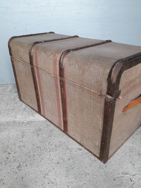 Travel malle in wood and canvas