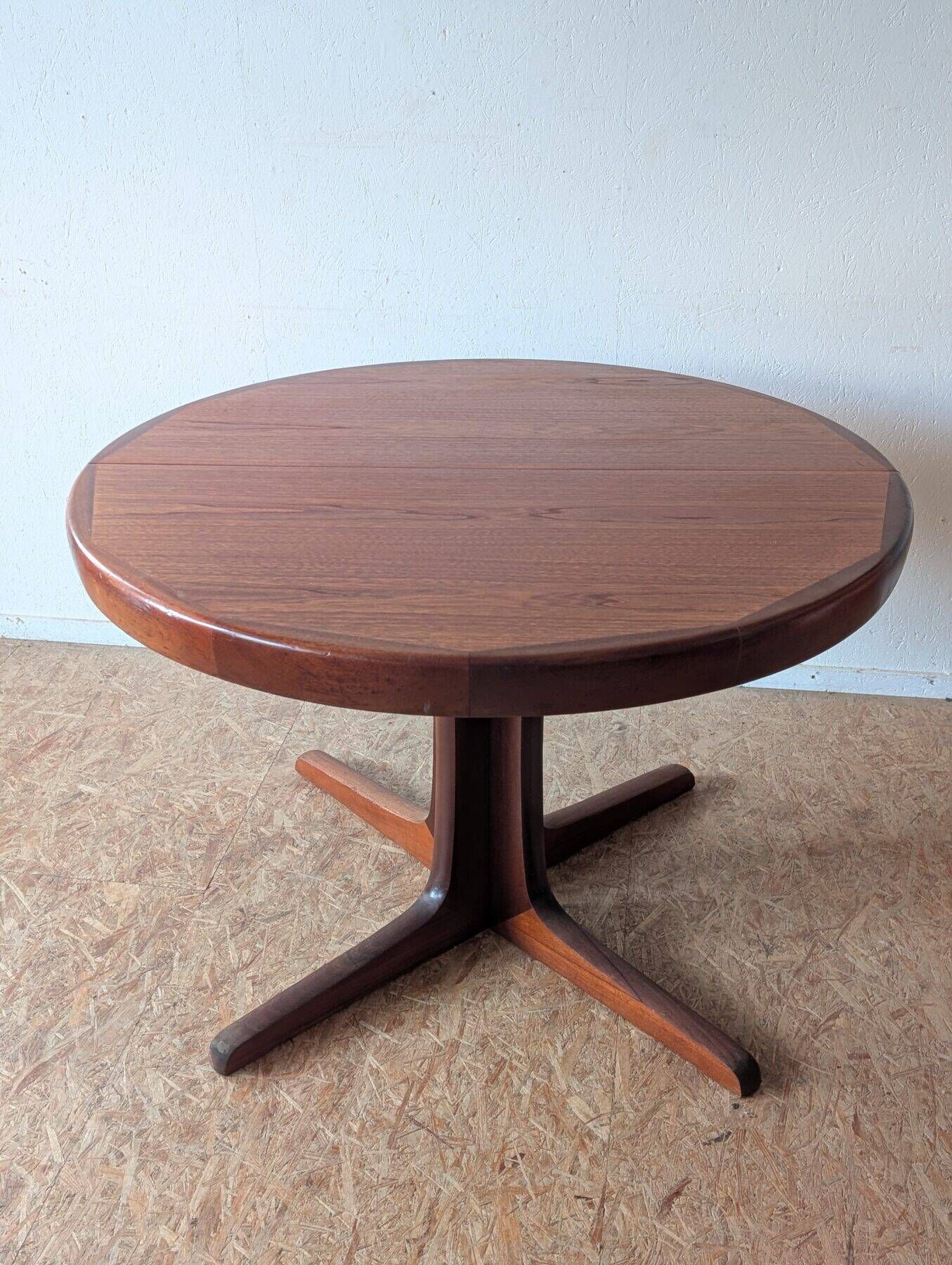 Round teak table with star base, 1960s, extendable.