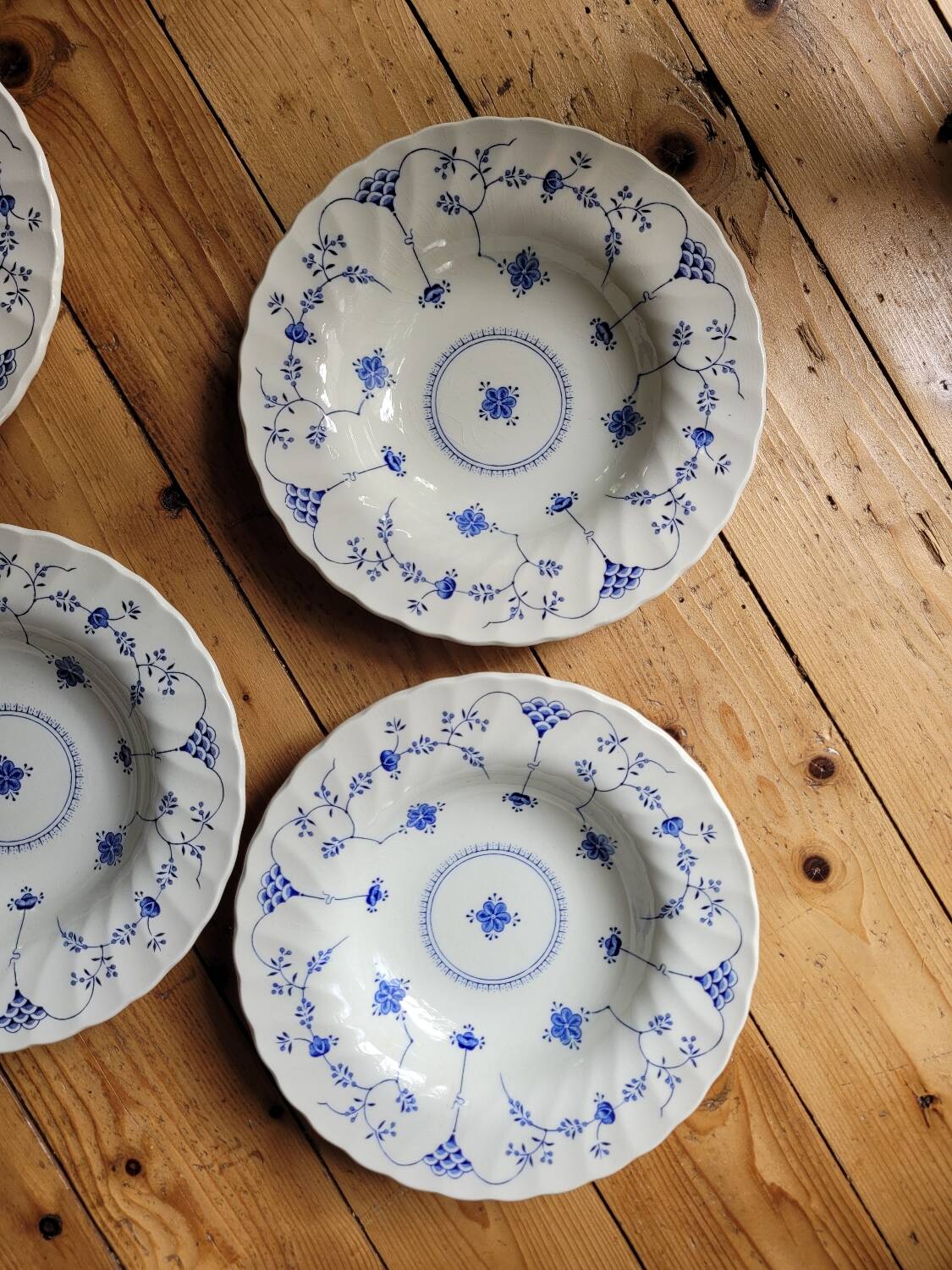 Lot n°2 of 6 Myott Finlandia soup plates