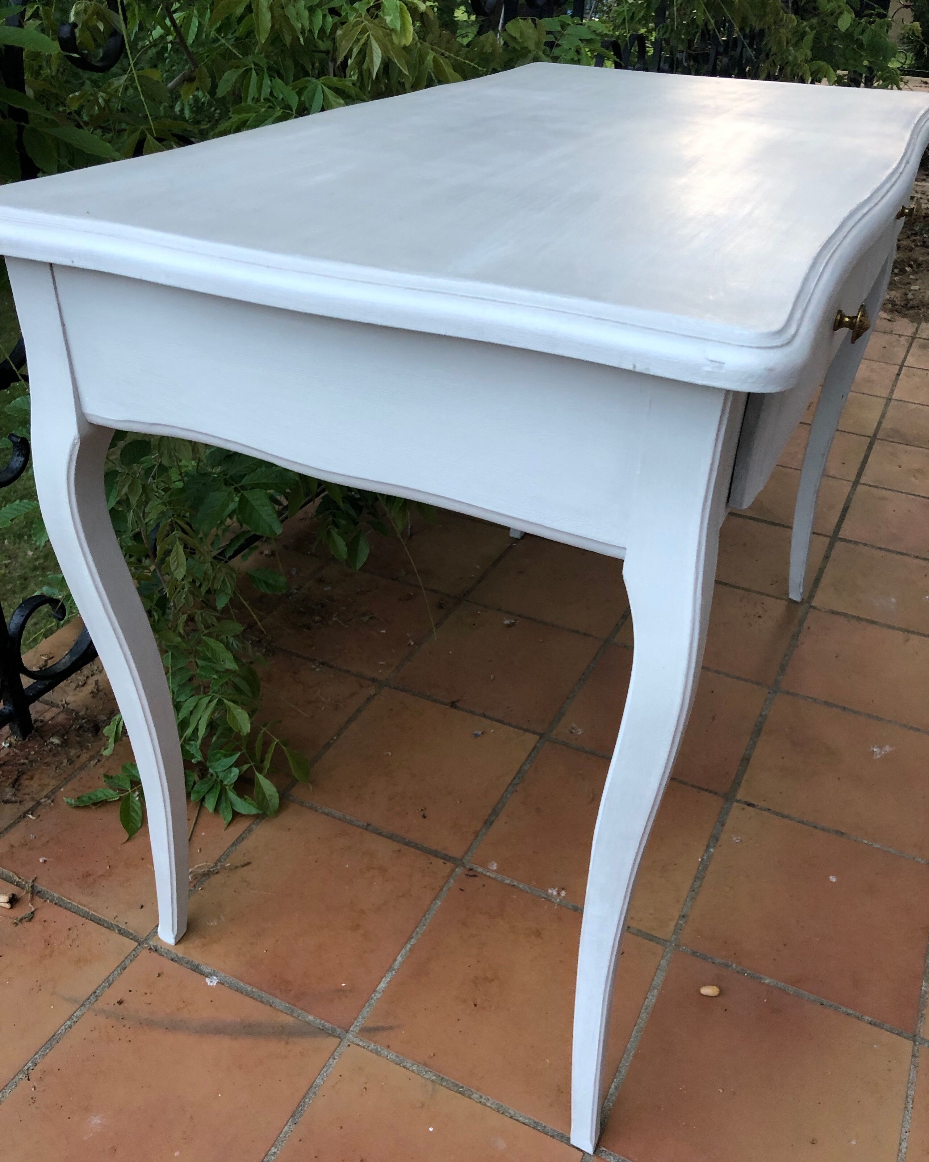 Desk table feet grey curves