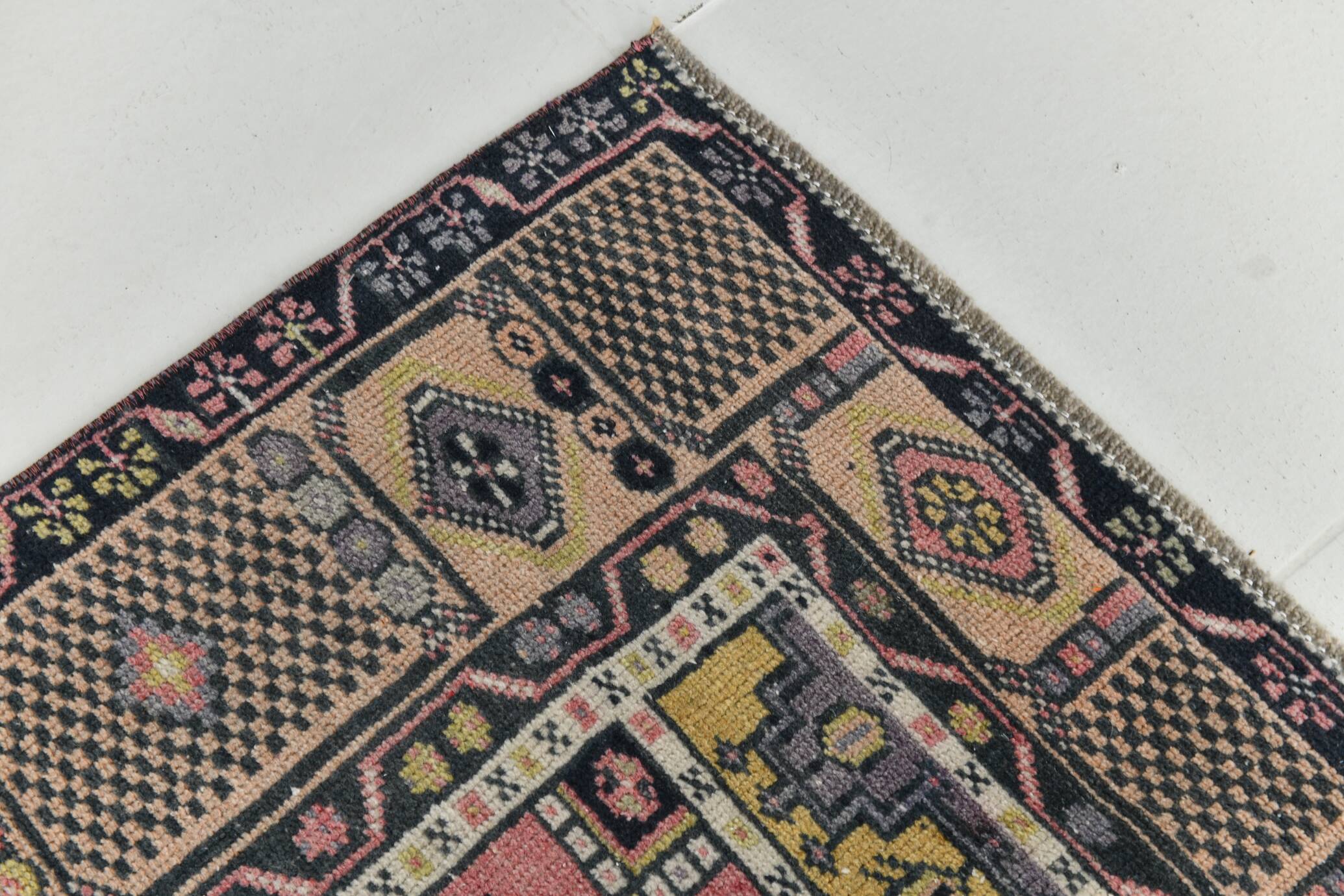 Tapis vintage oriental fait main rose et crème 4x7, 130x225 cm