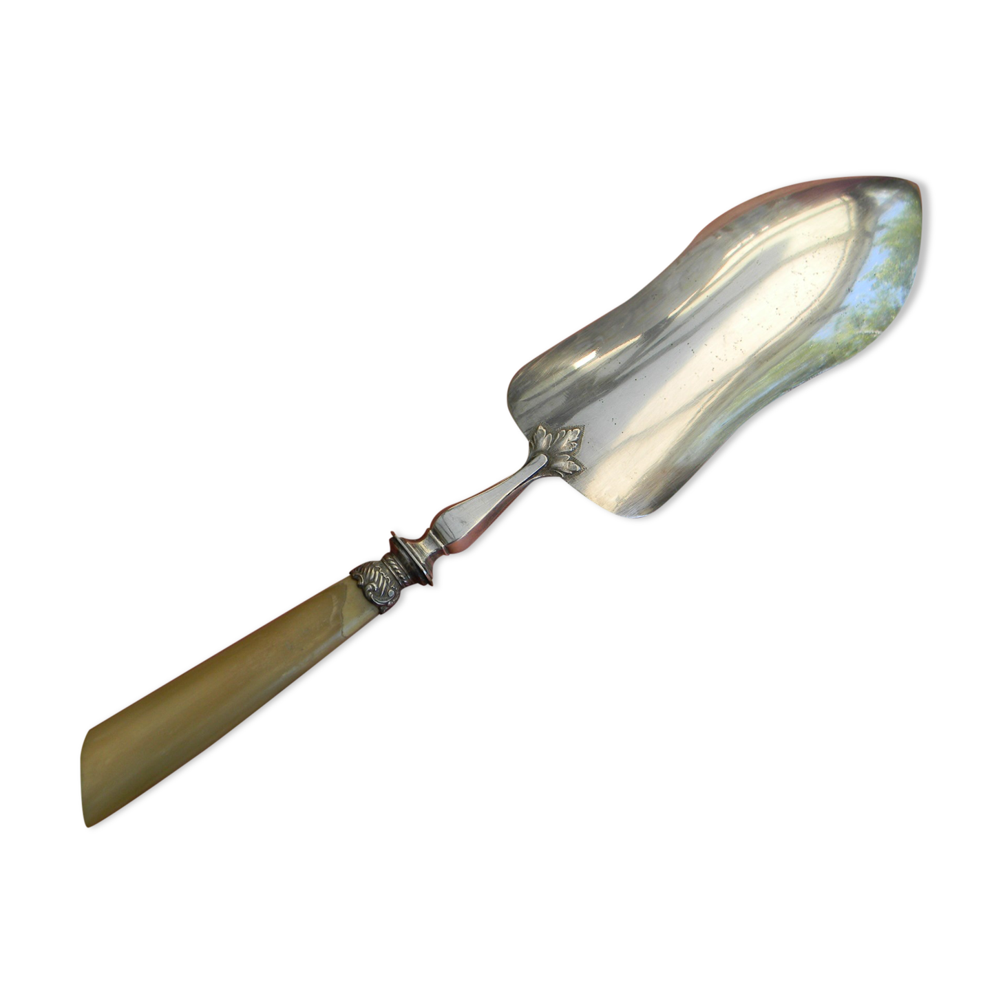 Pie shovel in silver metal