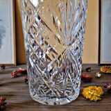 Large chiseled crystal vase with geometric and “flowers” decor