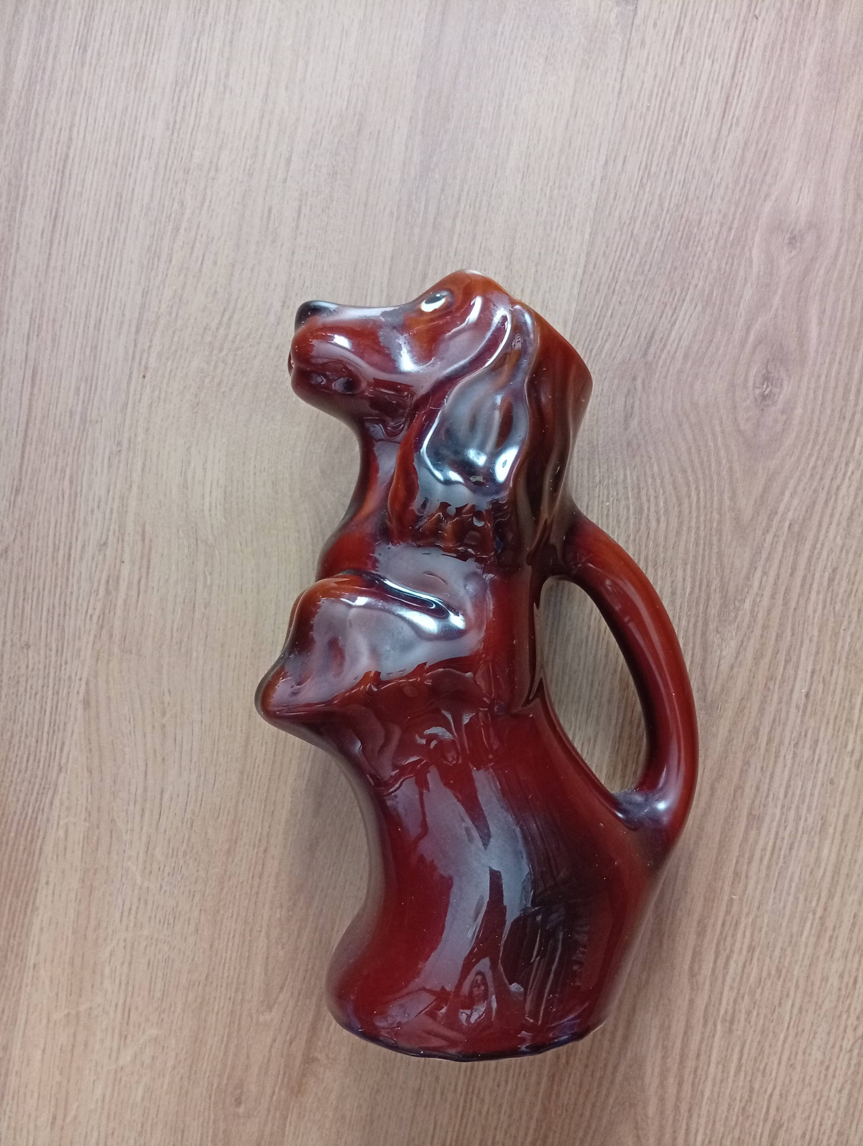Lot de 2 pichets en barbotine forme chien