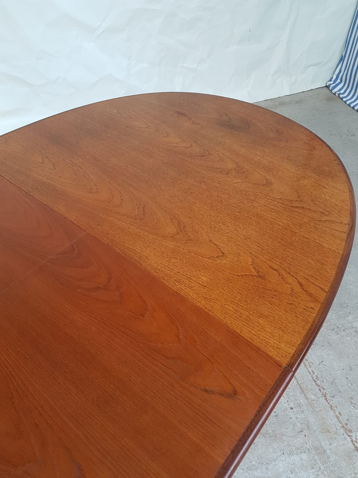Vtg mid century g plan fresco teak extending 4 - 6 seat oval dining table retro