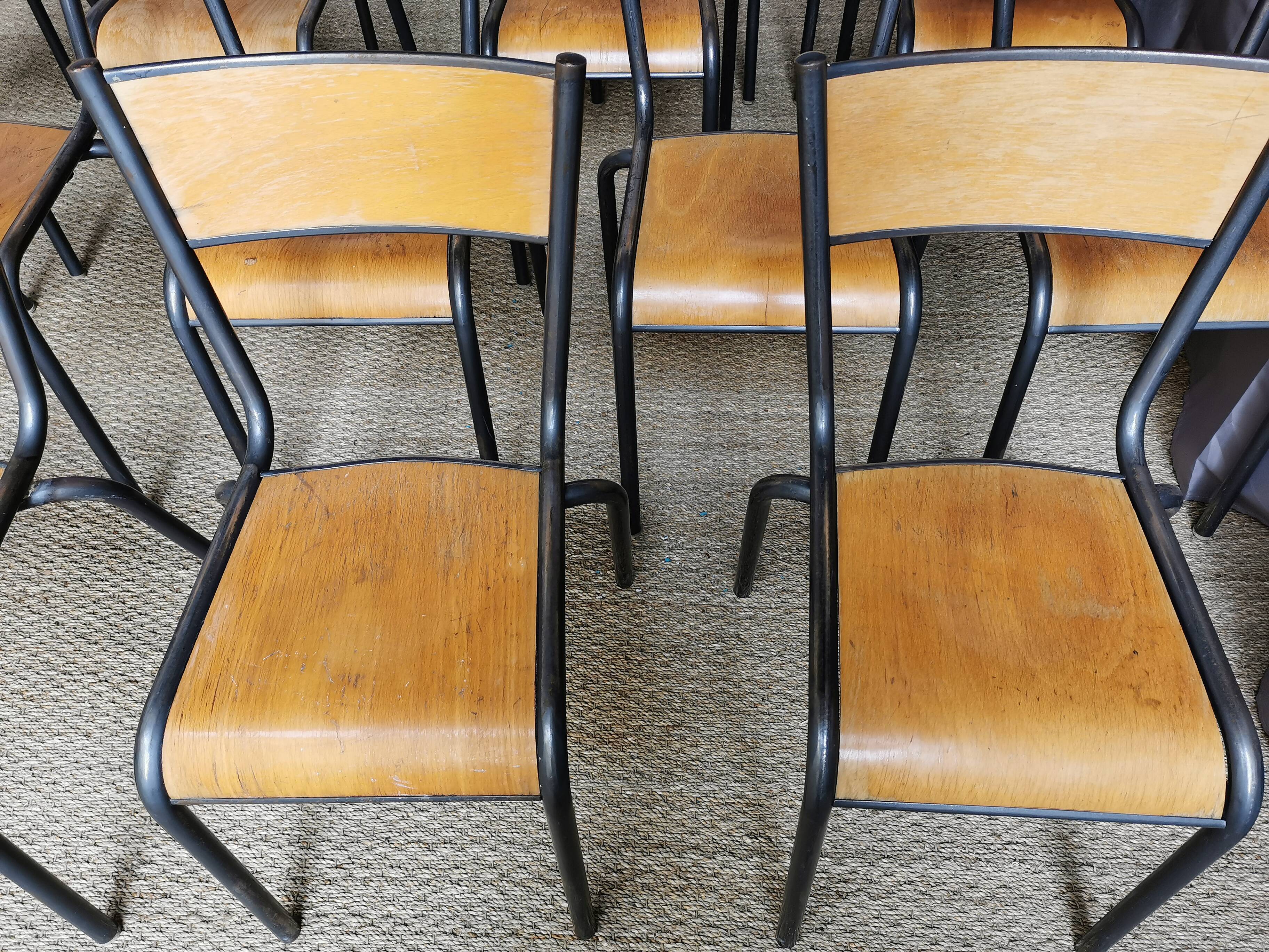 Lot of 18 vintage chairs "mullca"