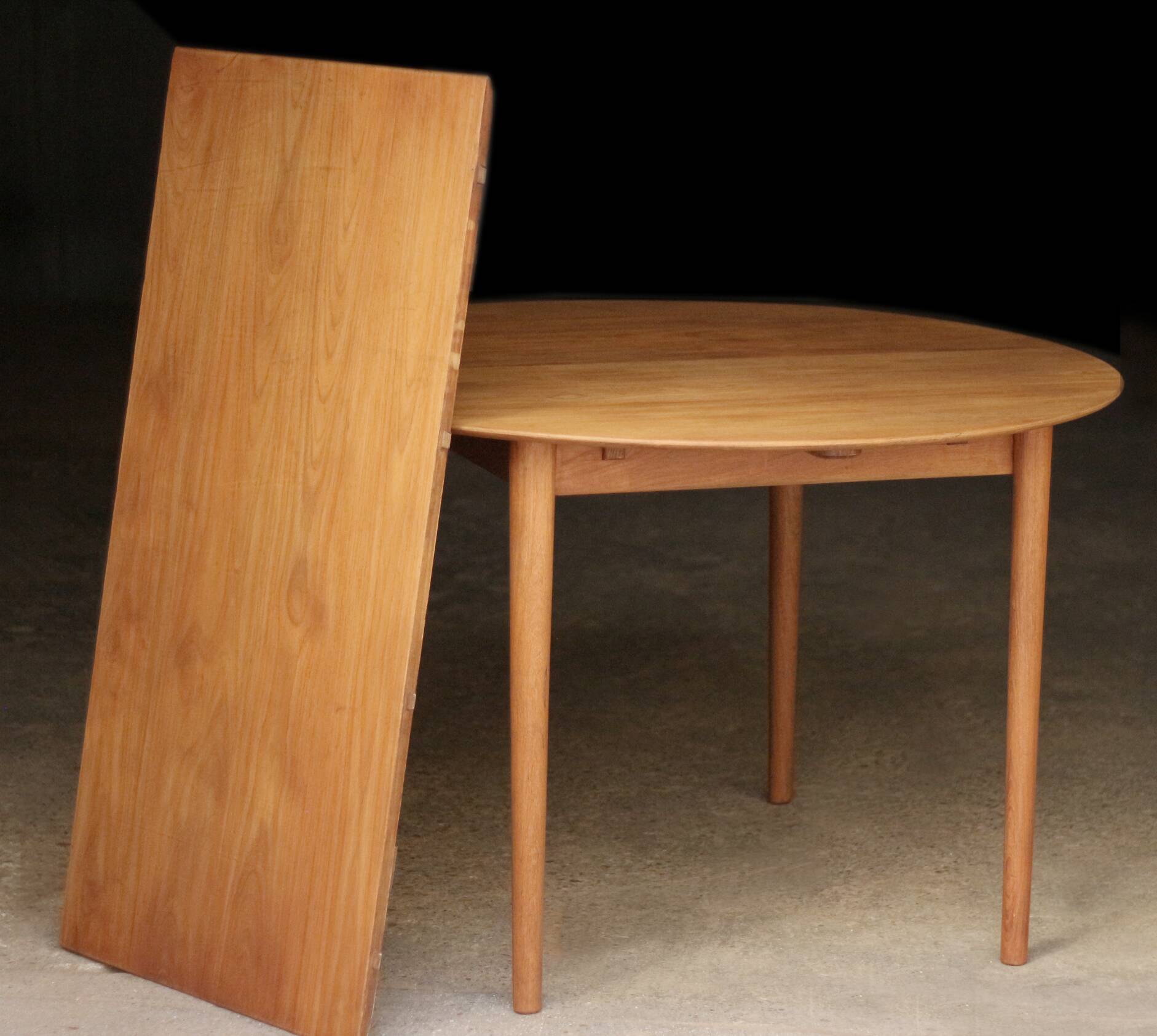 Succession LACOSTE: extendable table 311 by Borge Mogensen, 1950s/60s.