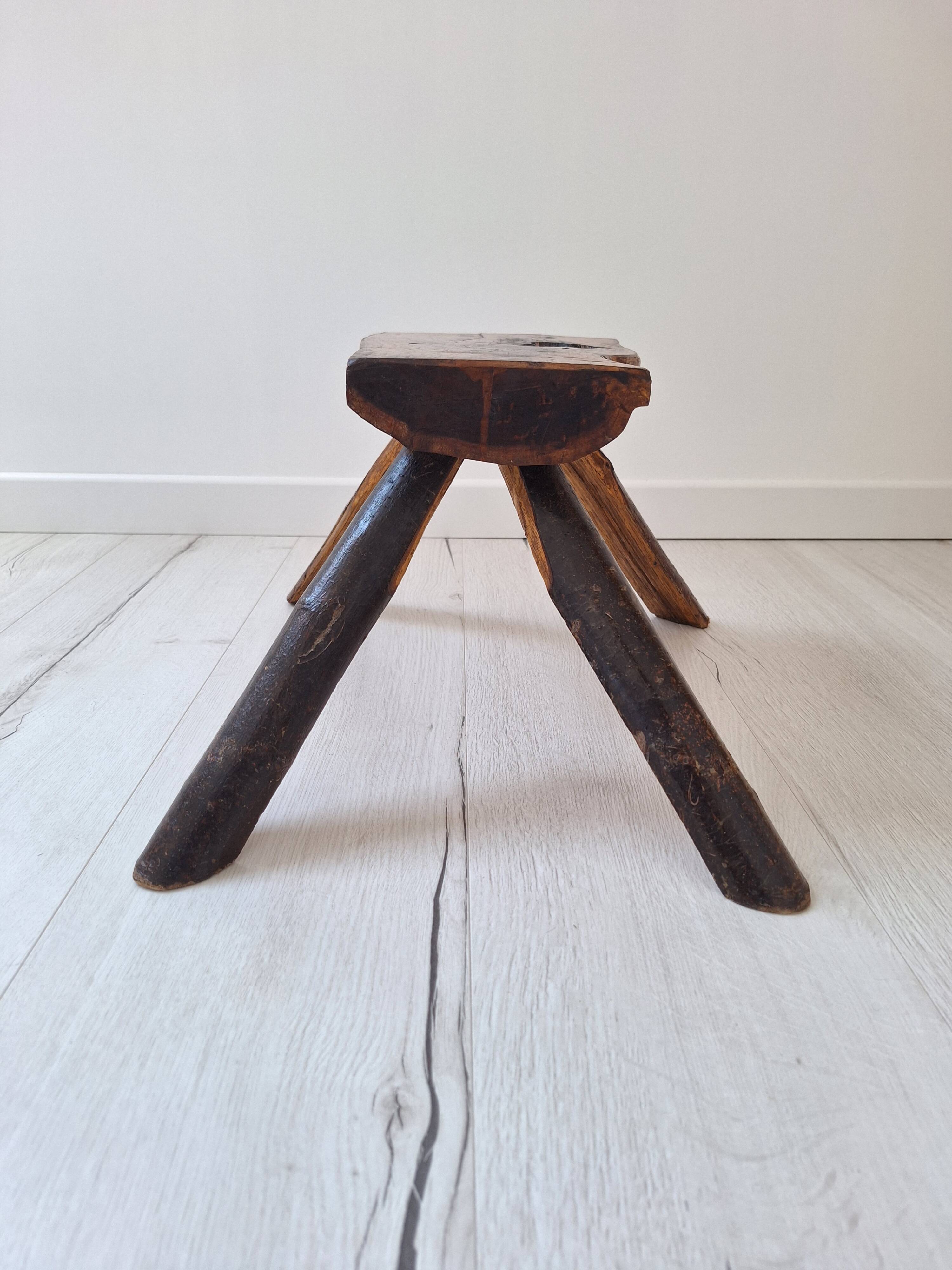 Tabouret de traite brutaliste