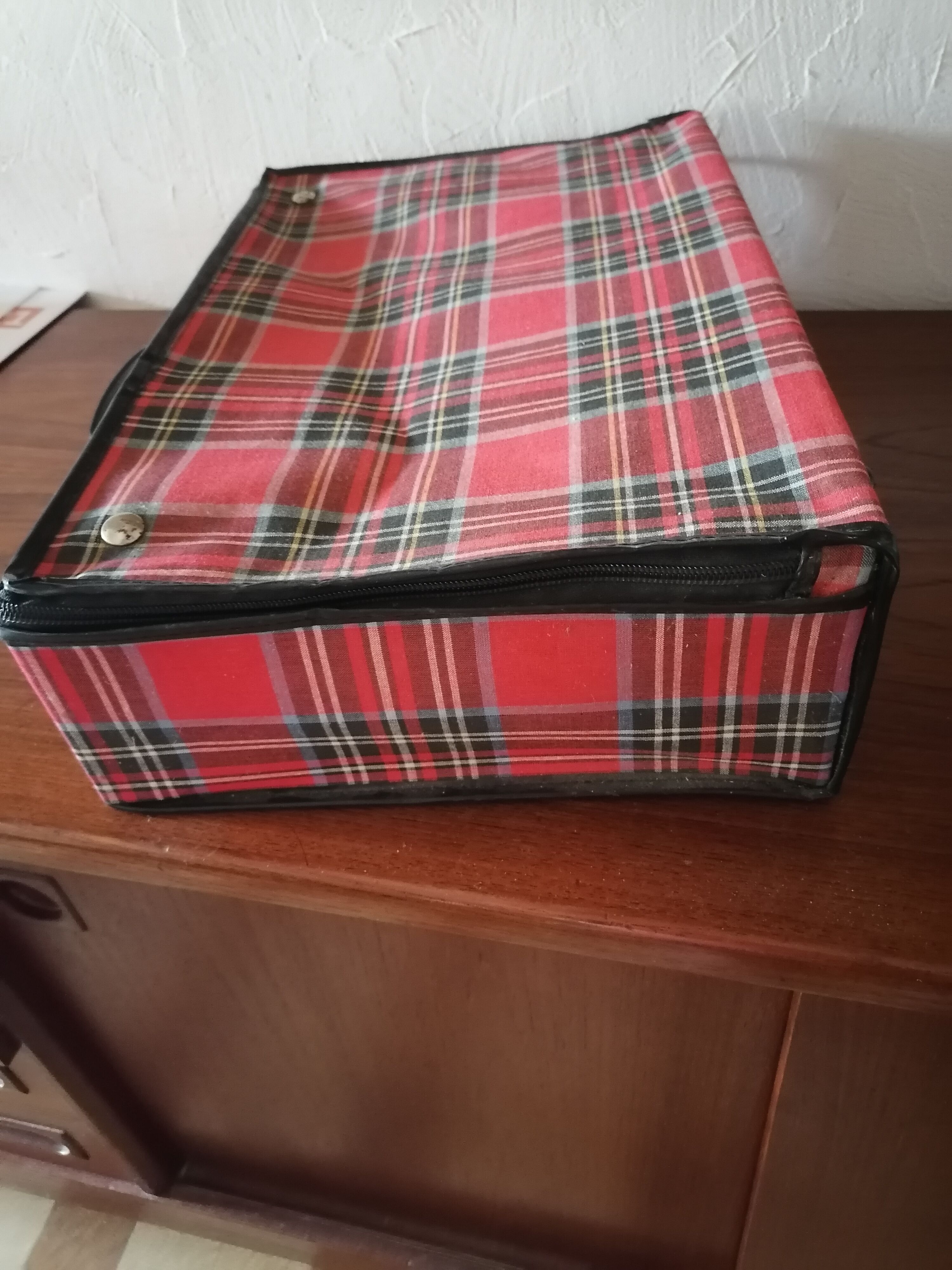 Suitcase old Scottish fabric red 1960/1970