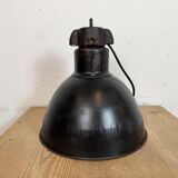 Suspension industrielle Bauhaus en tôle émaillée noire, années 1930
