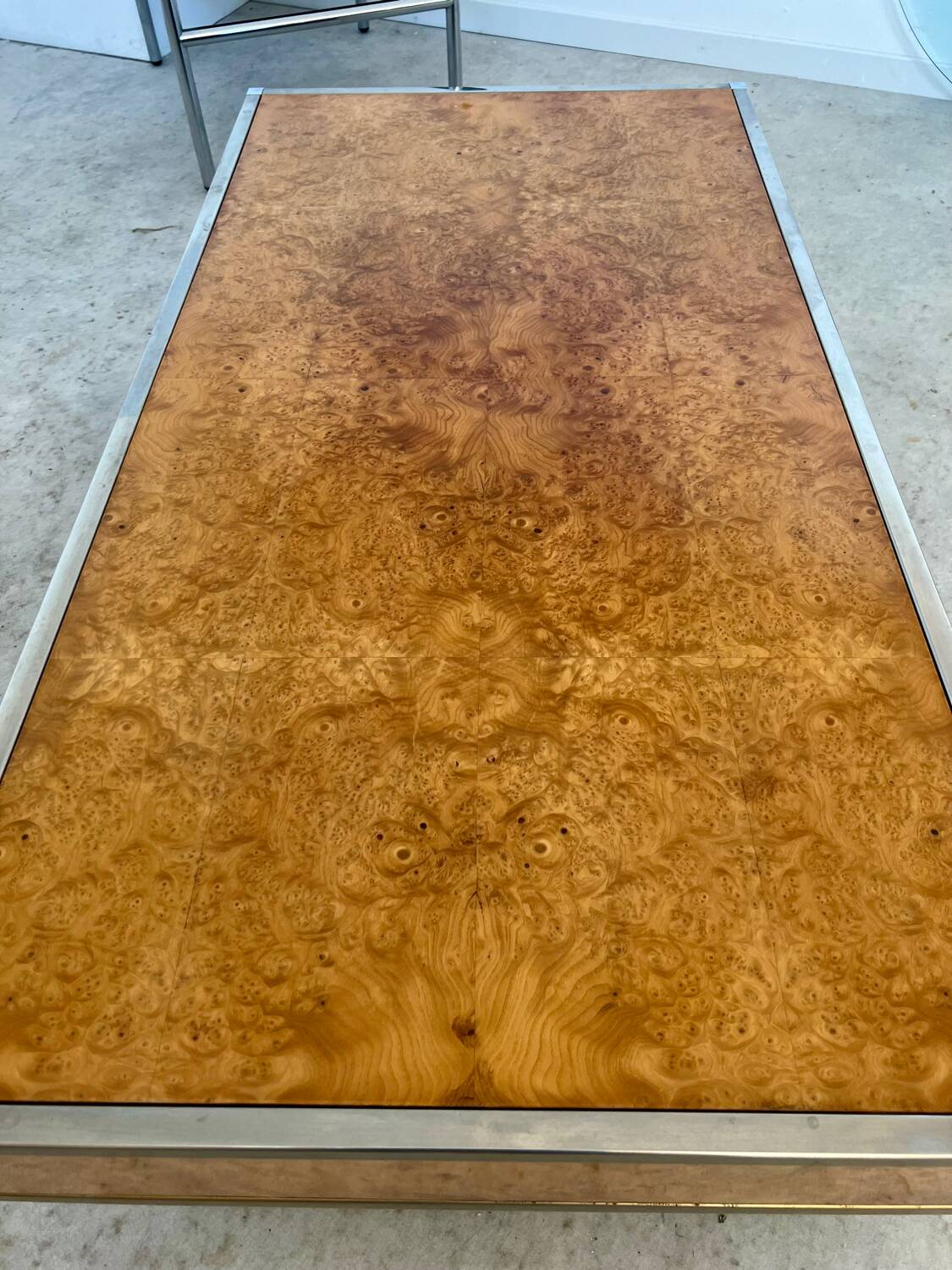 Old Italian design coffee table from the 70s in elm burl and metal / Willy Rizzo
